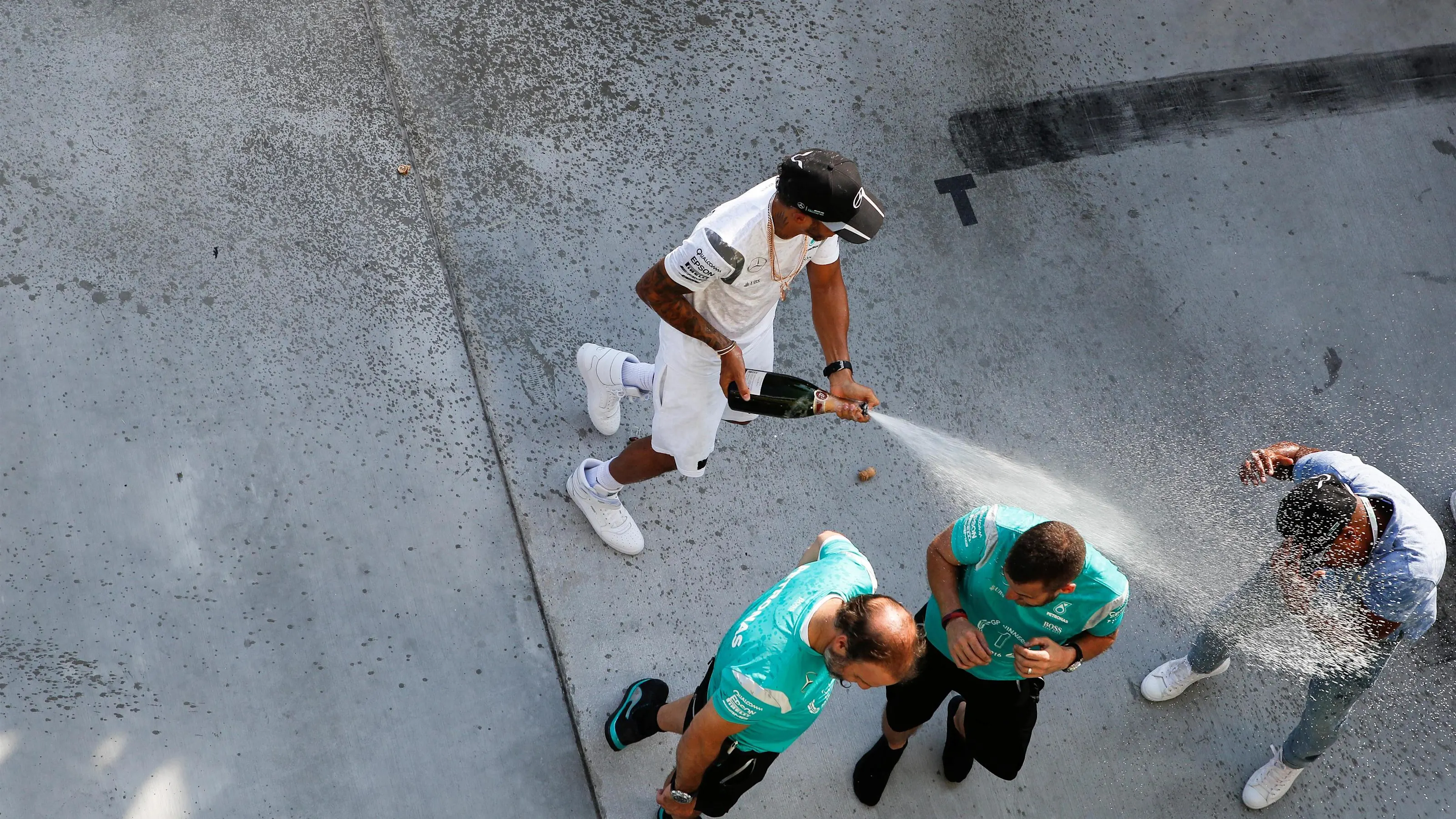 Race winner Lewis Hamilton (GBR) Mercedes AMG F1 celebrates with the champagne, the team and