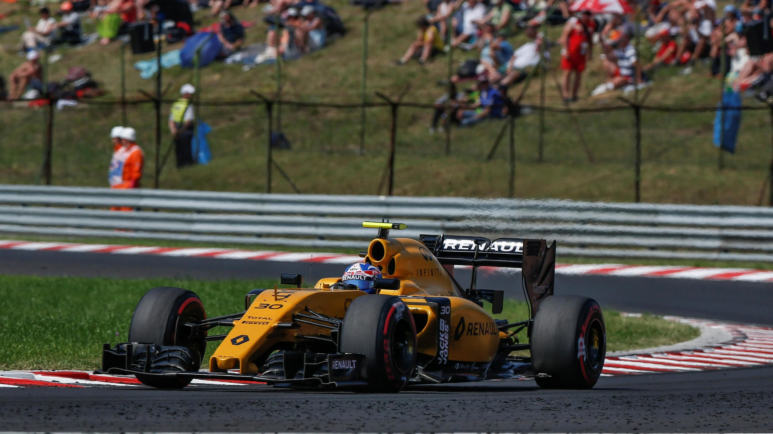 Jolyon Palmer (GBR) Renault Sport F1 Team RS16 at Formula One World Championship, Rd11, Hungarian