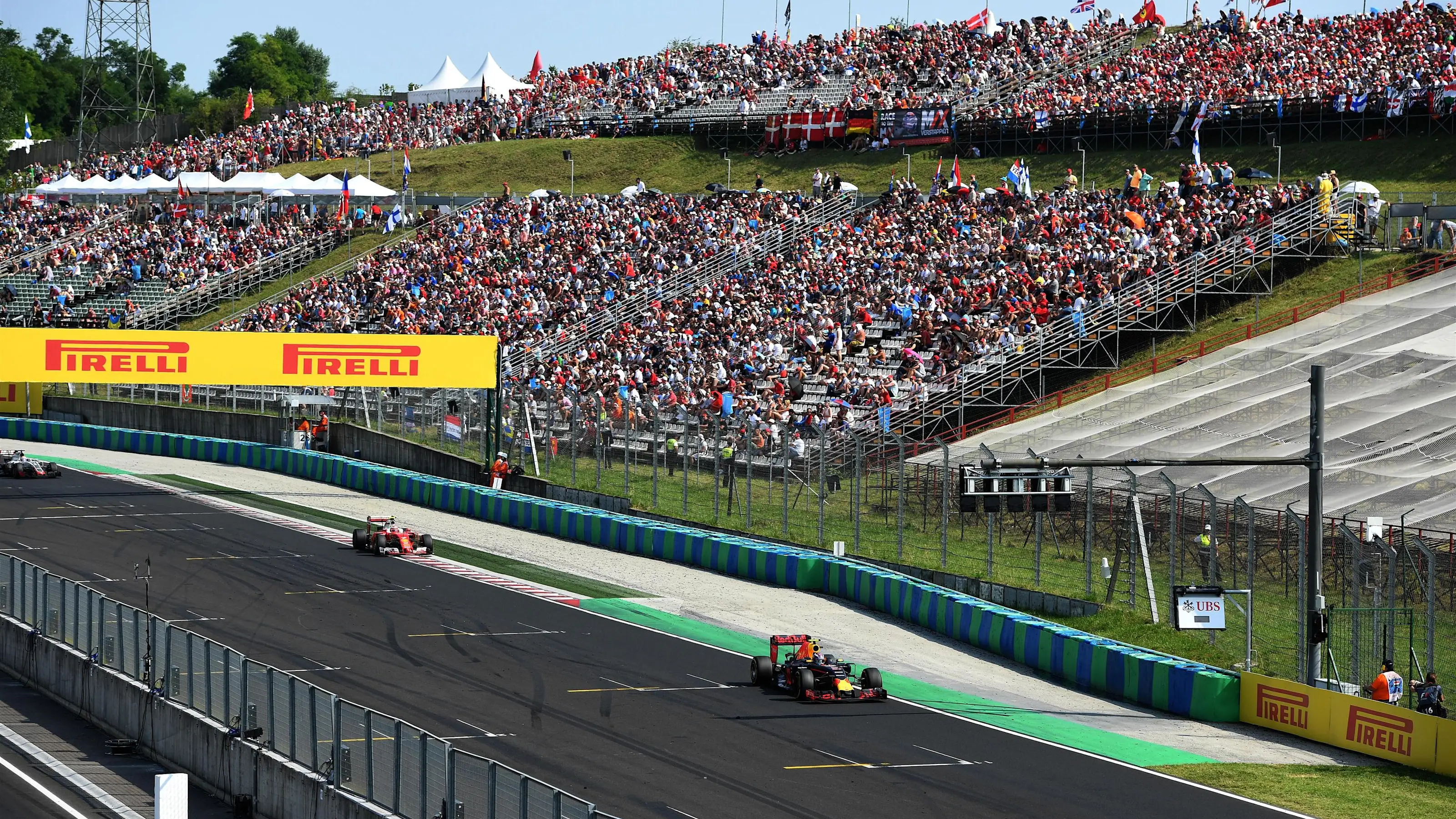 Max Verstappen (NED) Red Bull Racing RB12 leads Kimi Raikkonen (FIN) Ferrari SF16-H at Formula One