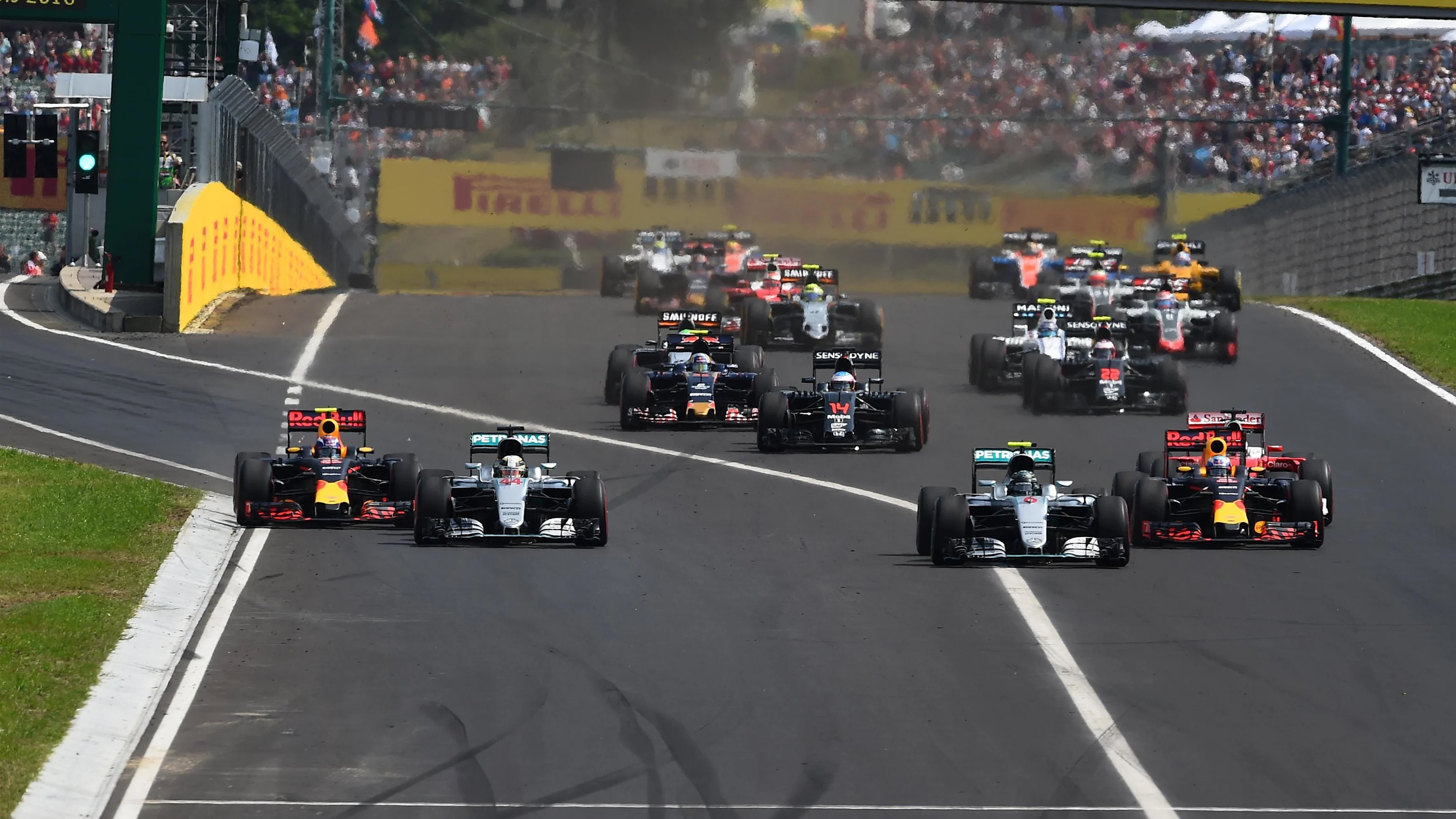 Lewis Hamilton (GBR) Mercedes-Benz F1 W07 Hybrid leads at the start of the race at Formula One