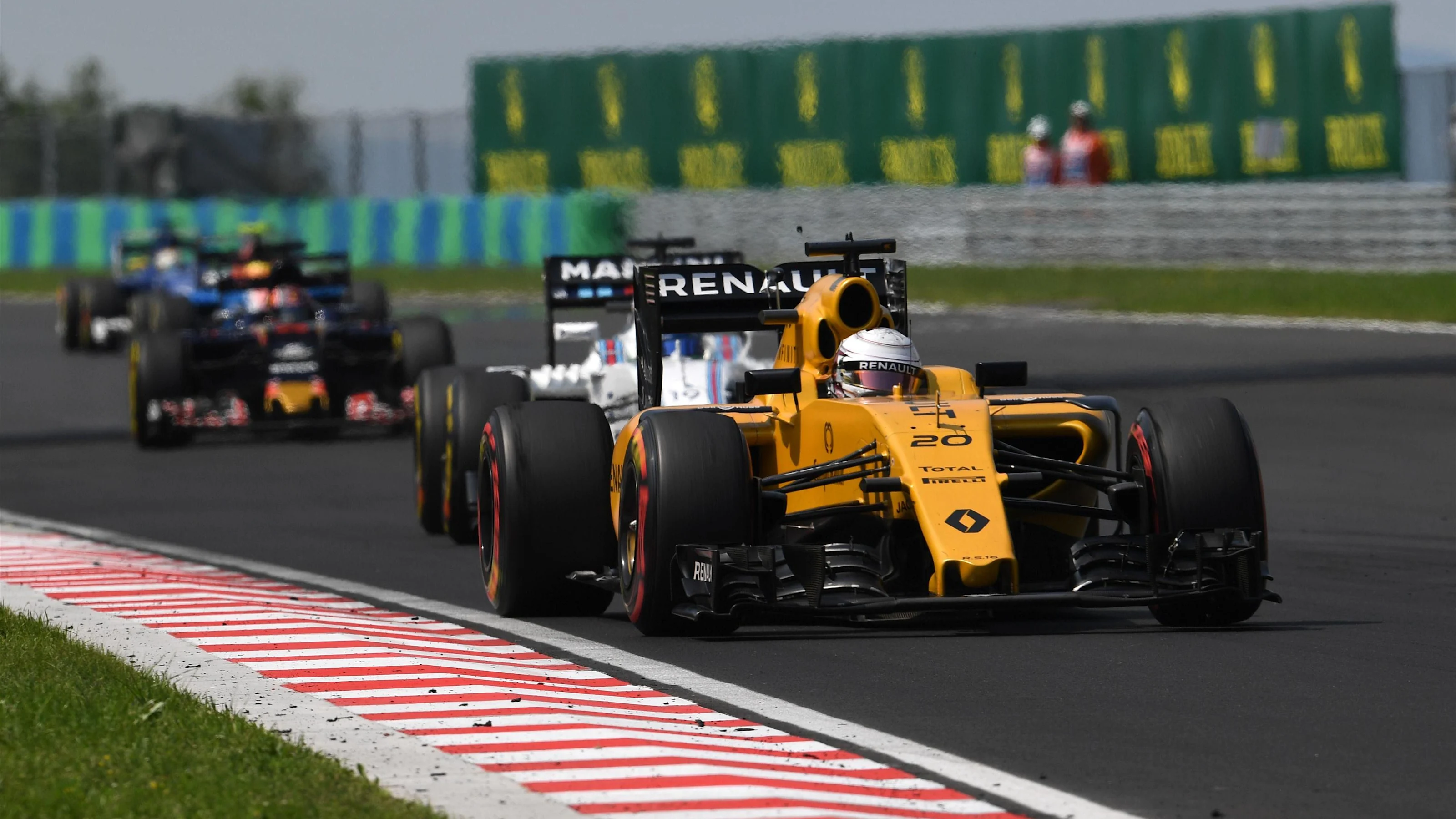 Kevin Magnussen (DEN) Renault Sport F1 Team RS16 at Formula One World Championship, Rd11, Hungarian