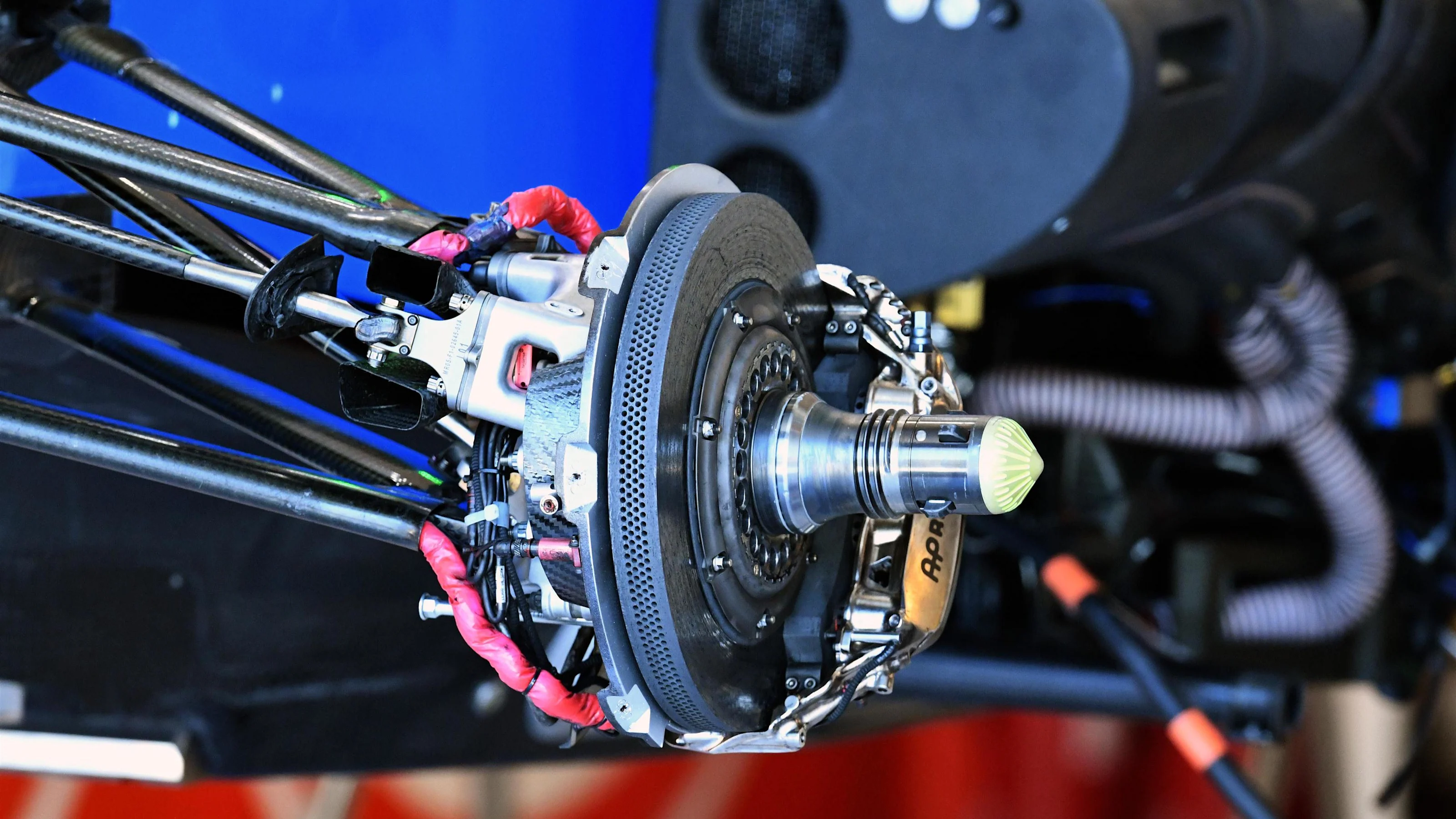 Manor Racing MRT05 front brake and wheel hub detail at Formula One World Championship, Rd11,
