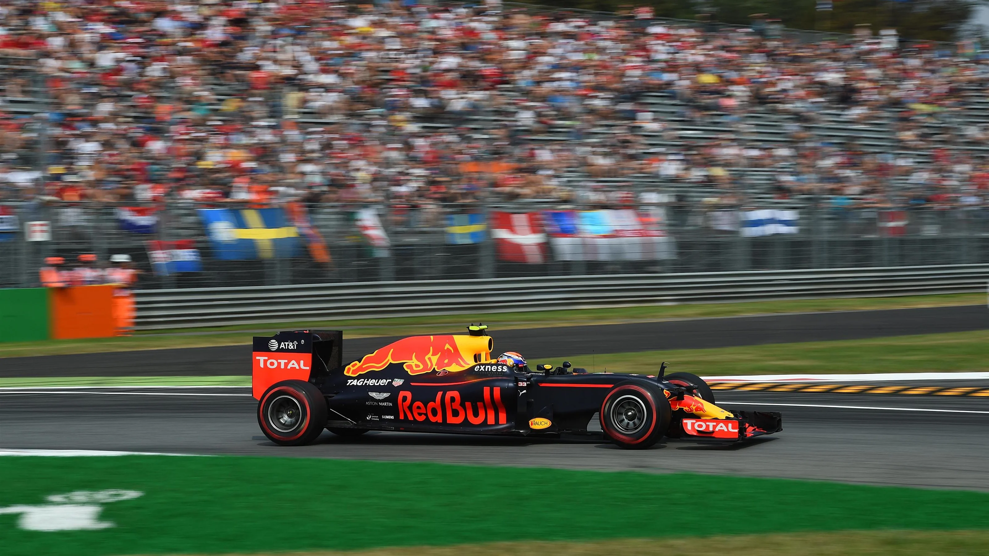 Max Verstappen (NED) Red Bull Racing RB12 at Formula One World Championship, Rd14, Italian Grand