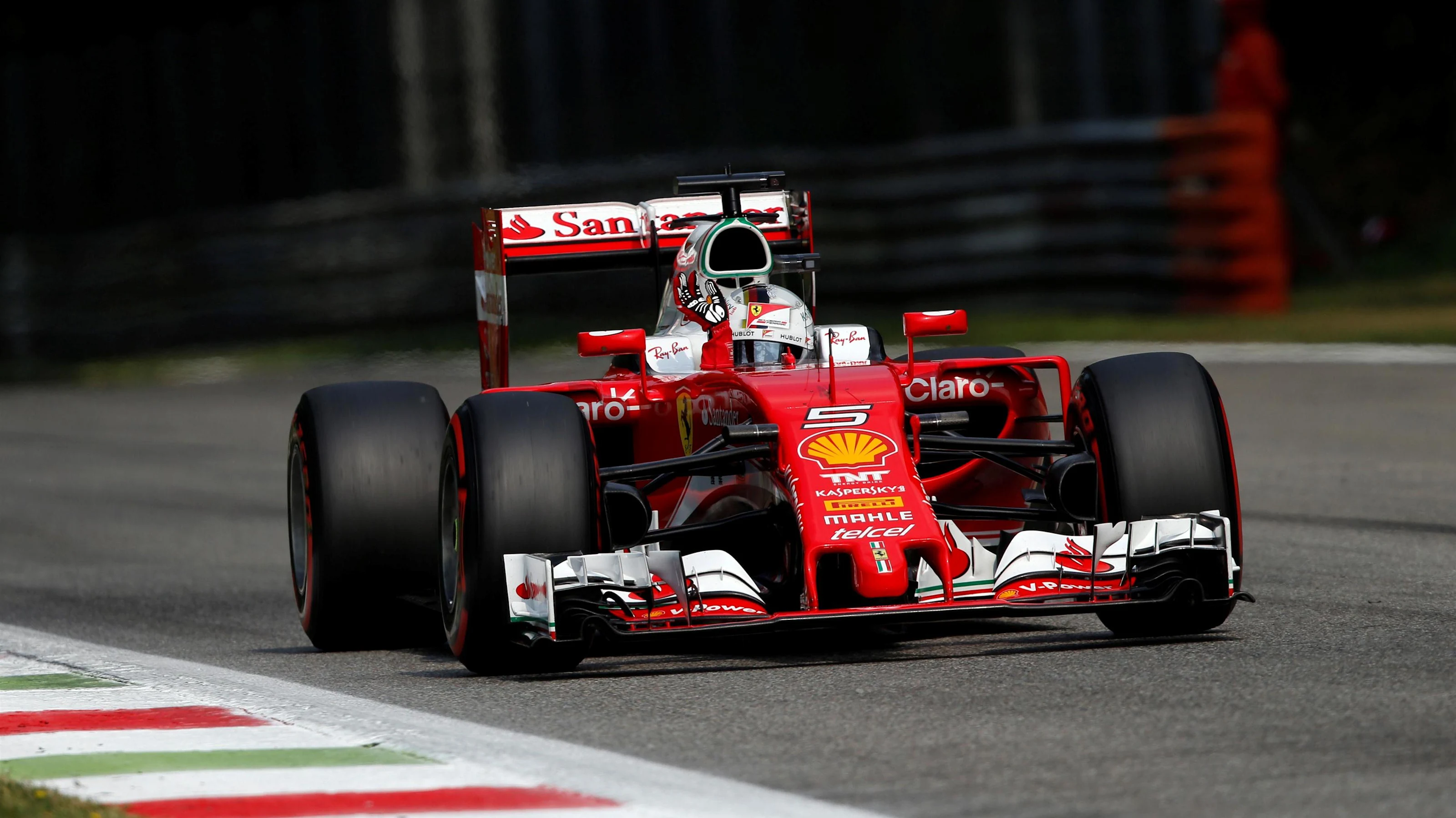 Sebastian Vettel (GER) Ferrari SF16-H waves to the fans at Formula One World Championship, Rd14,
