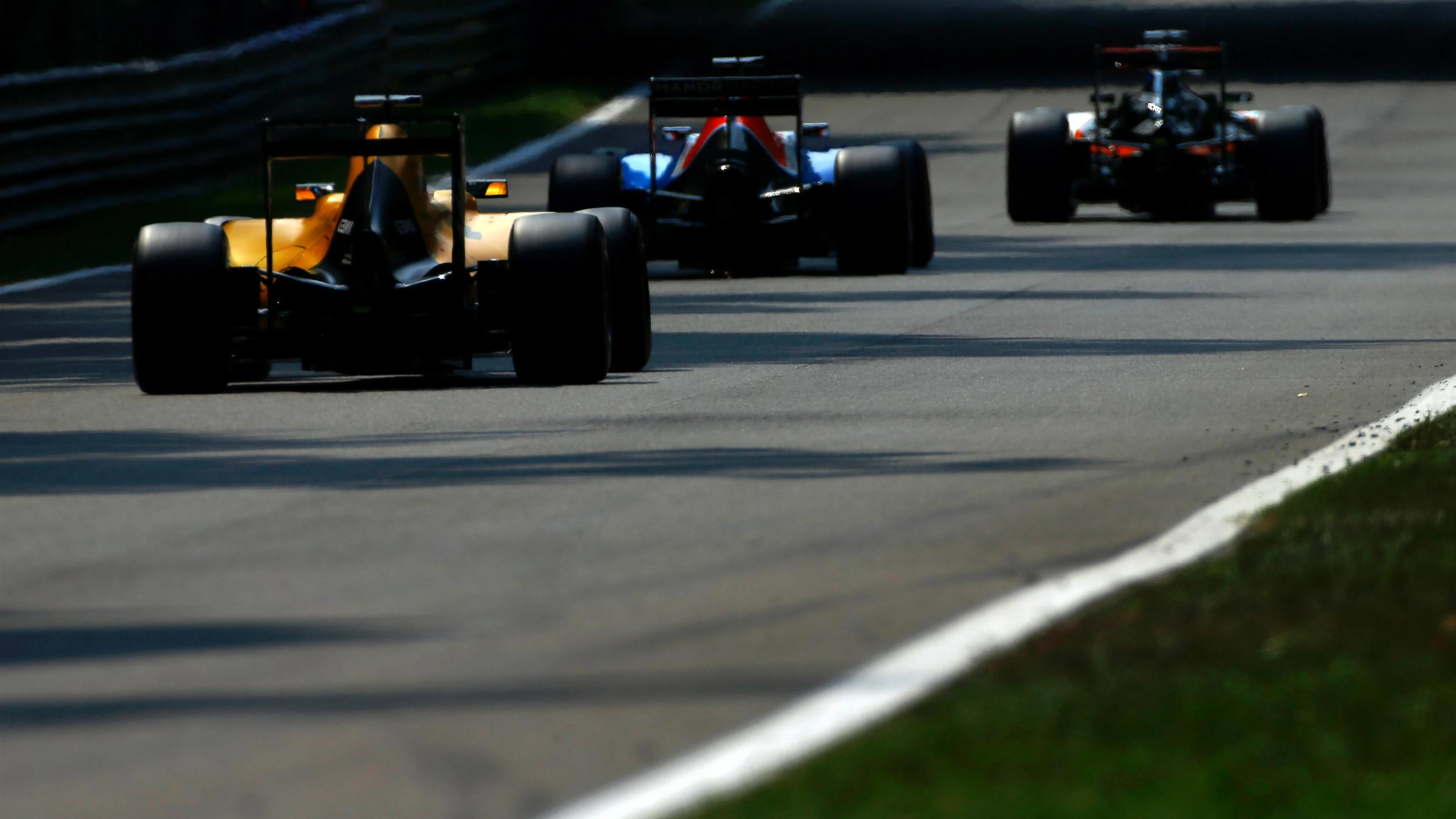 Kevin Magnussen (DEN) Renault Sport F1 Team RS16 at Formula One World Championship, Rd14, Italian