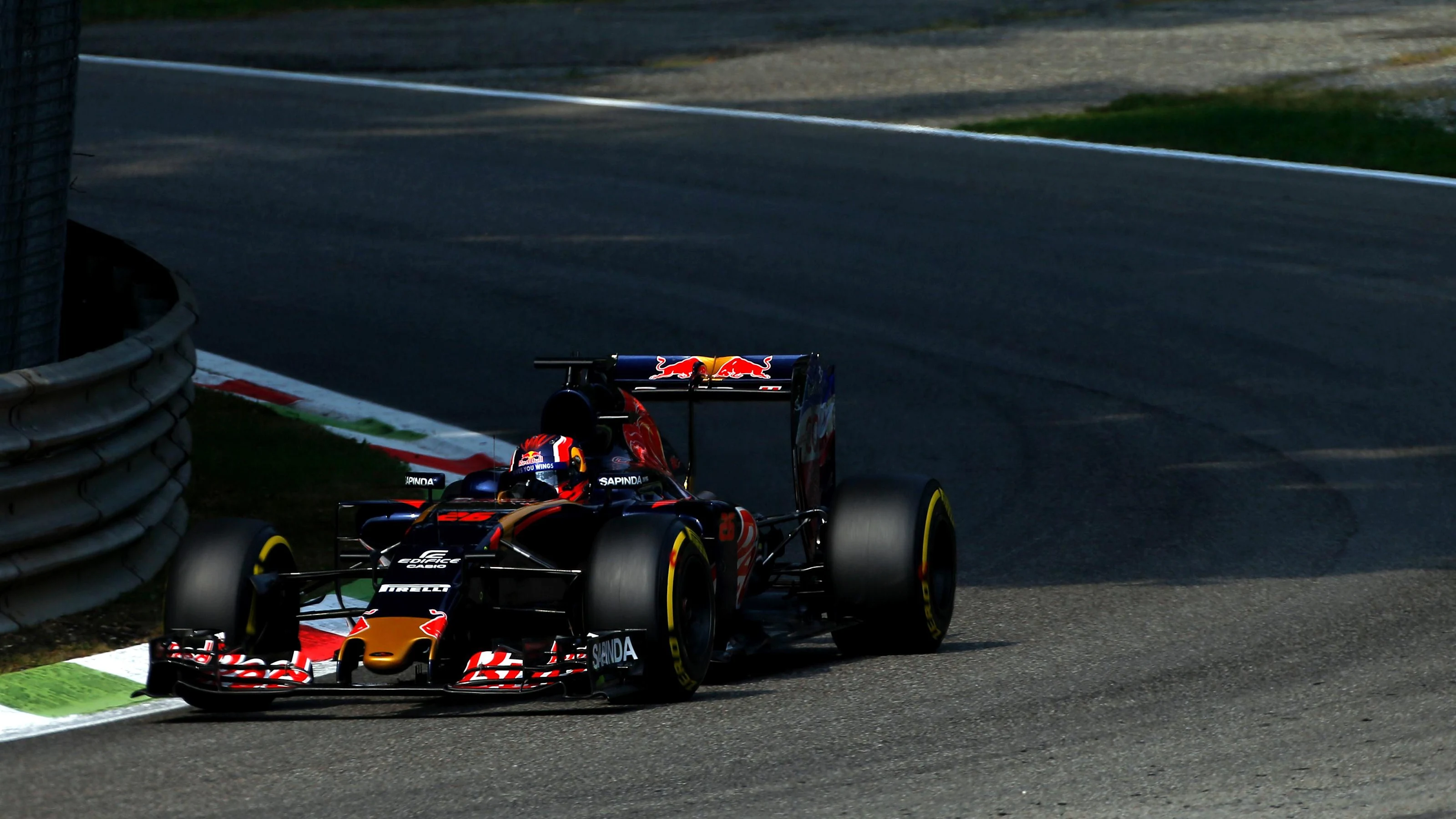 Daniil Kvyat (RUS) Scuderia Toro Rosso STR11 at Formula One World Championship, Rd14, Italian Grand