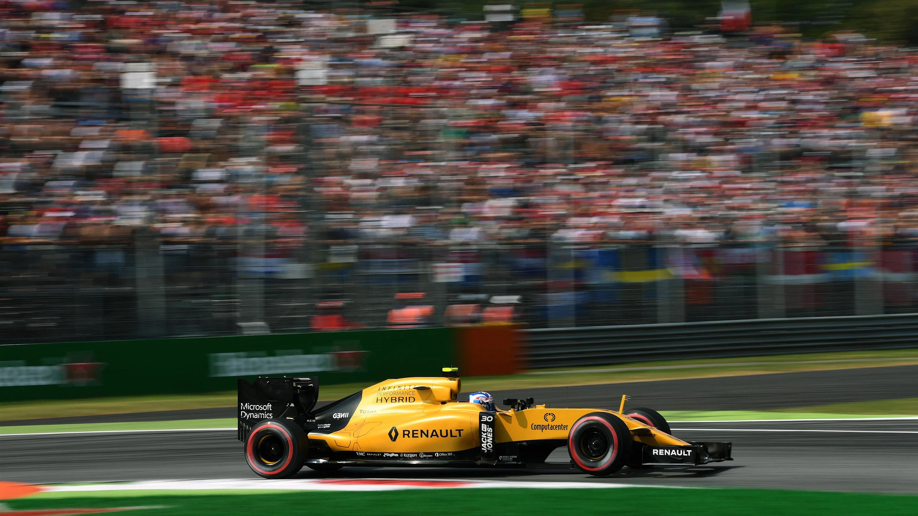 Jolyon Palmer (GBR) Renault Sport F1 Team RS16 at Formula One World Championship, Rd14, Italian