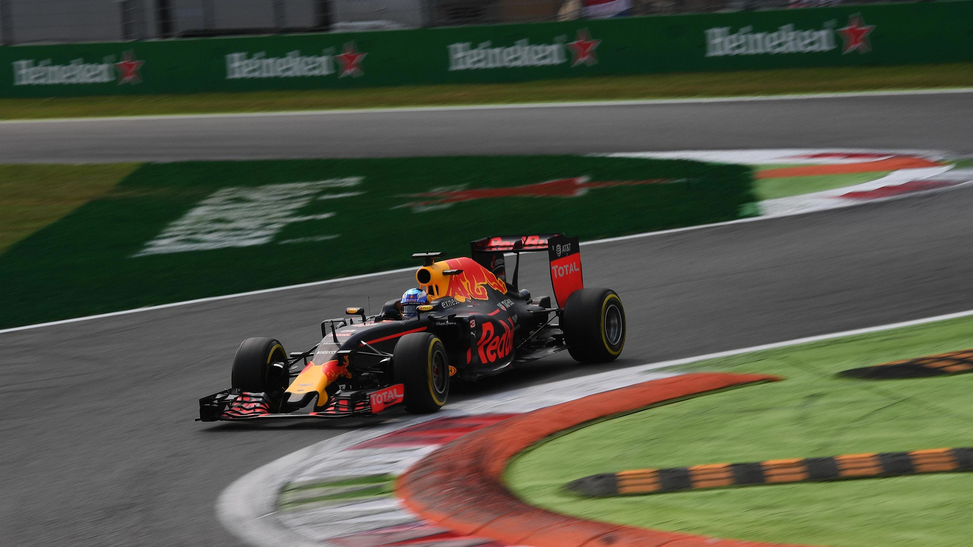 Daniel Ricciardo (AUS) Red Bull Racing RB12 at Formula One World Championship, Rd14, Italian Grand