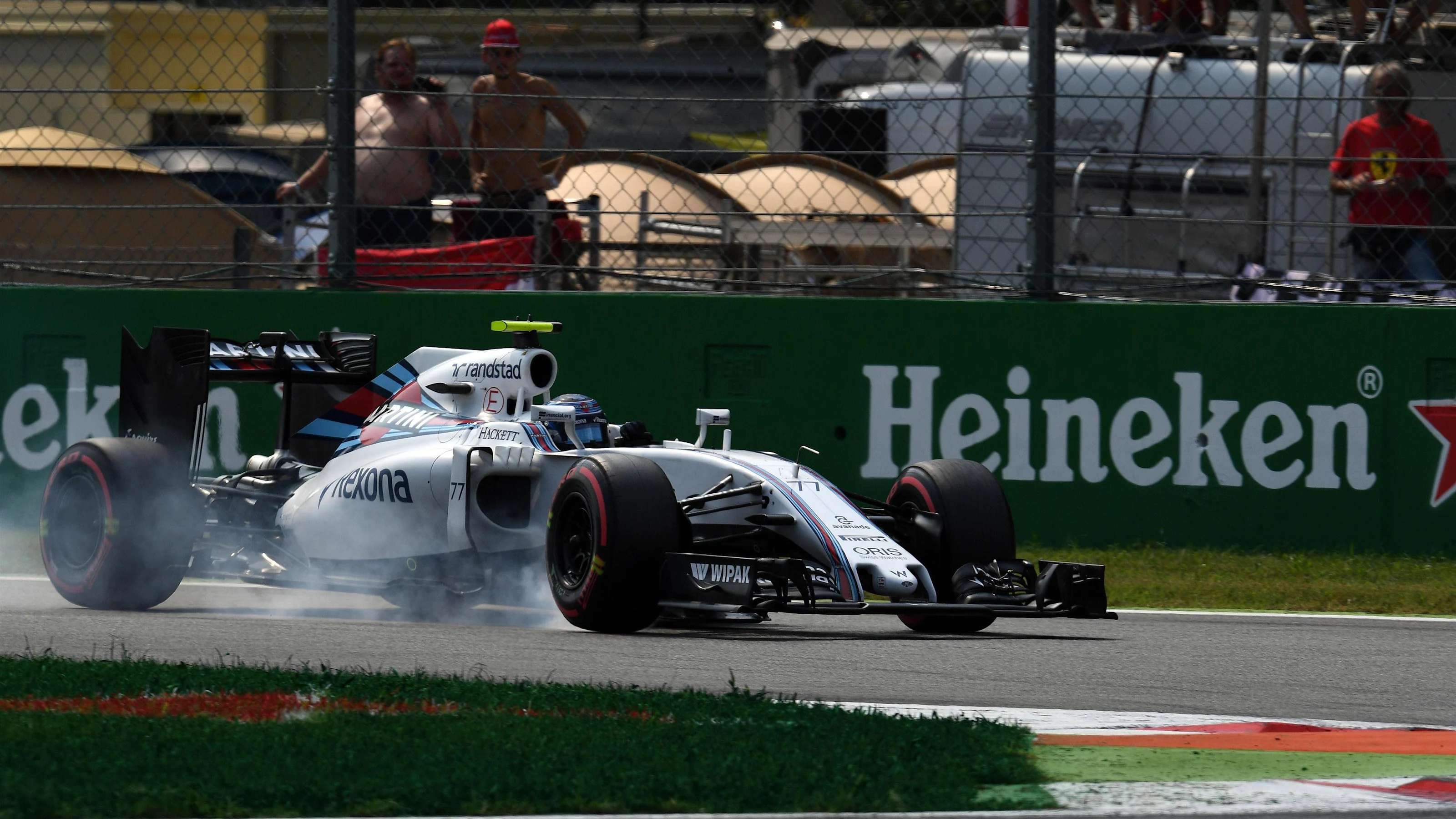 Valtteri Bottas (FIN) Williams FW38 locks up at Formula One World Championship, Rd14, Italian Grand