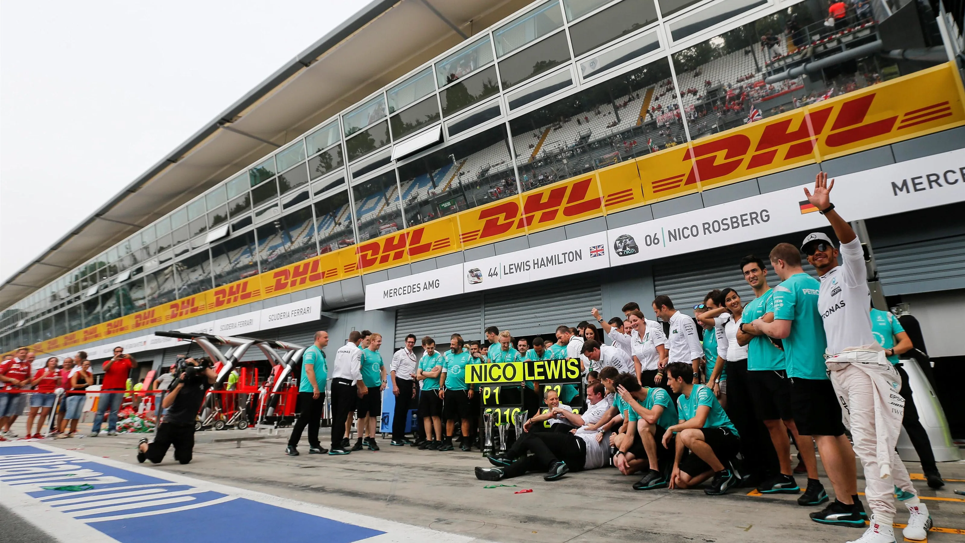 Lewis Hamilton (GBR) Mercedes AMG F1 celebrates with the team at Formula One World Championship,