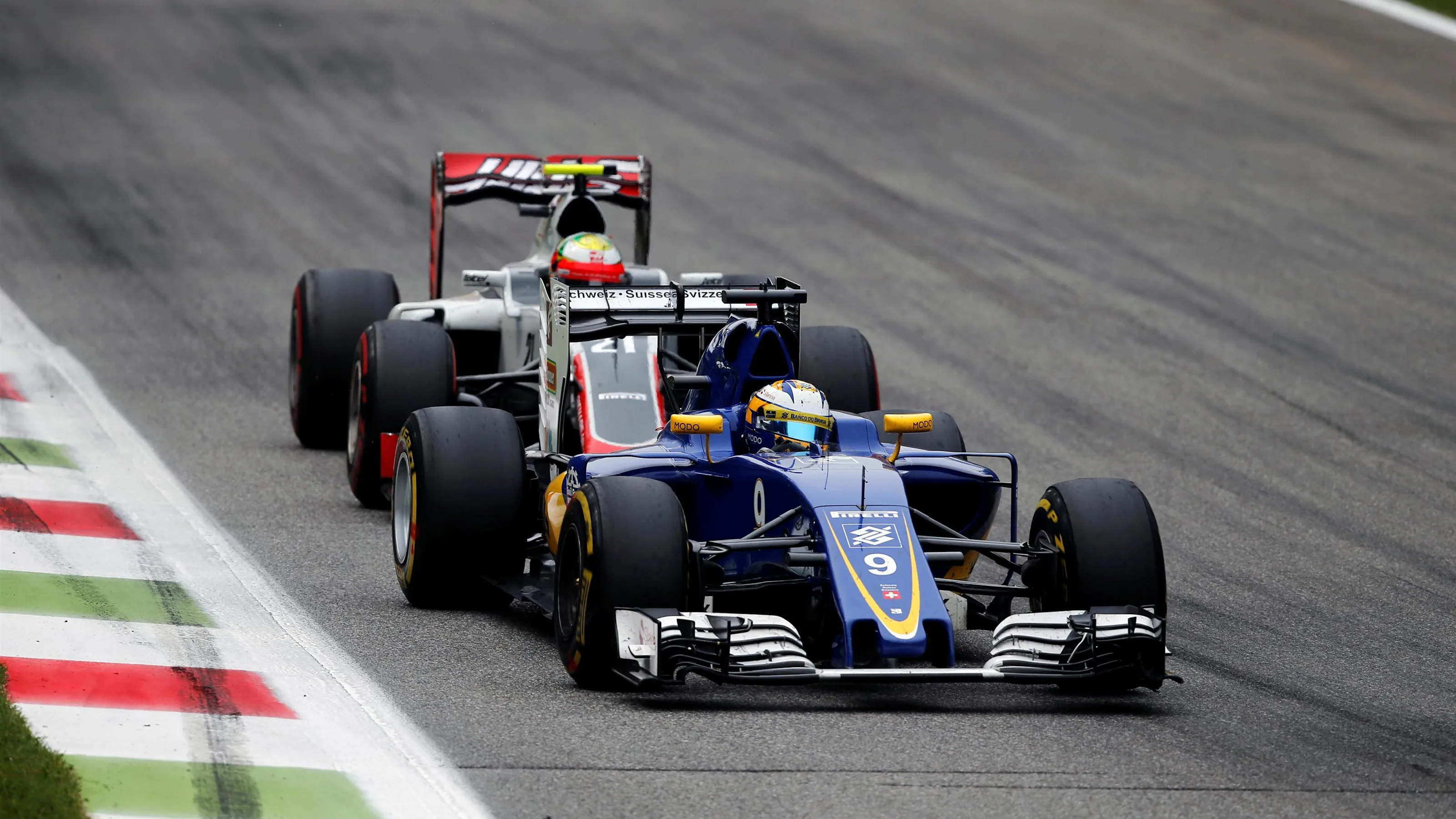 Marcus Ericsson (SWE) Sauber C35 and Esteban Gutierrez (MEX) Haas VF-16 battle for position at