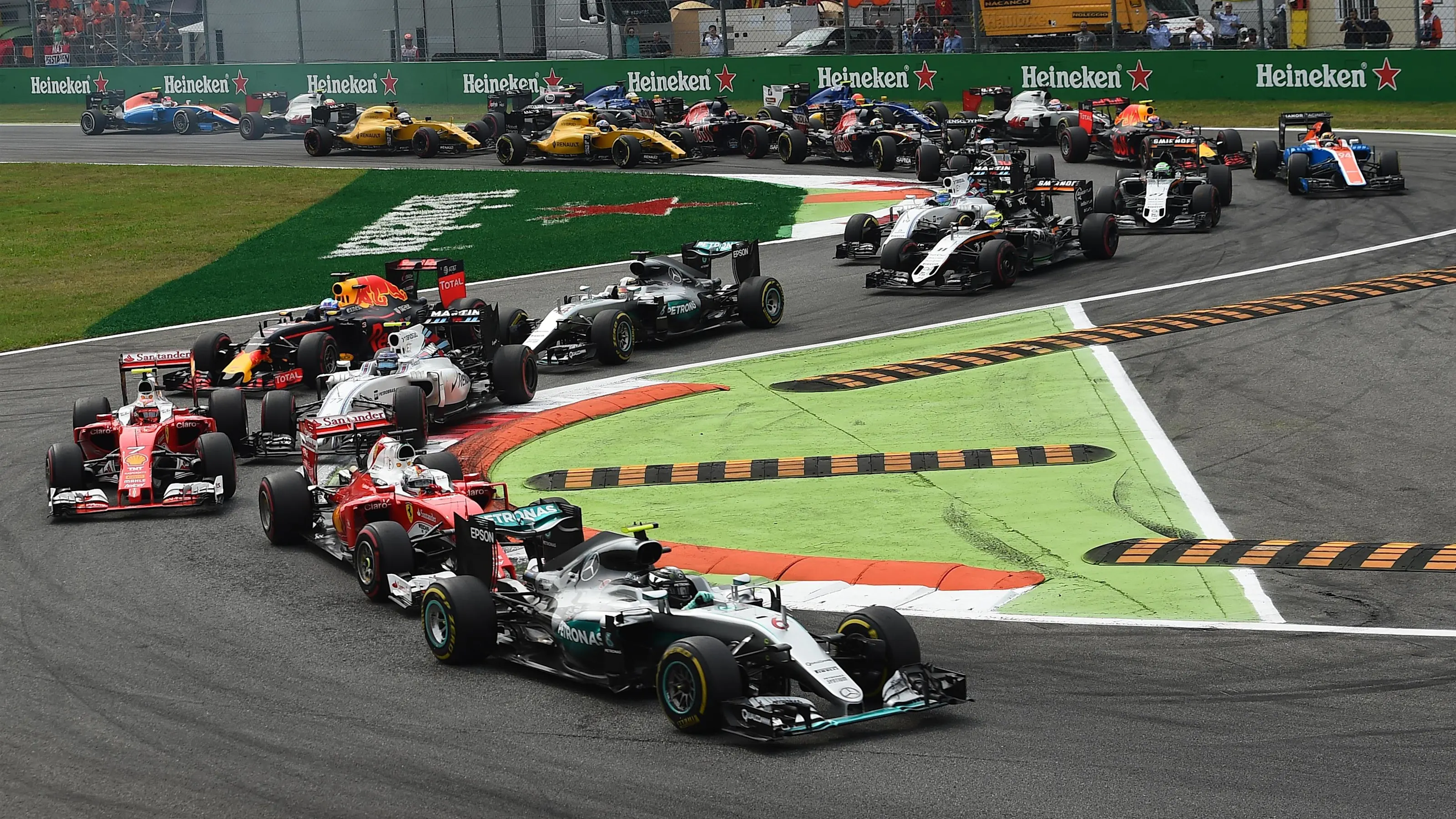 Nico Rosberg (GER) Mercedes-Benz F1 W07 Hybrid leads at the start of the race at Formula One World