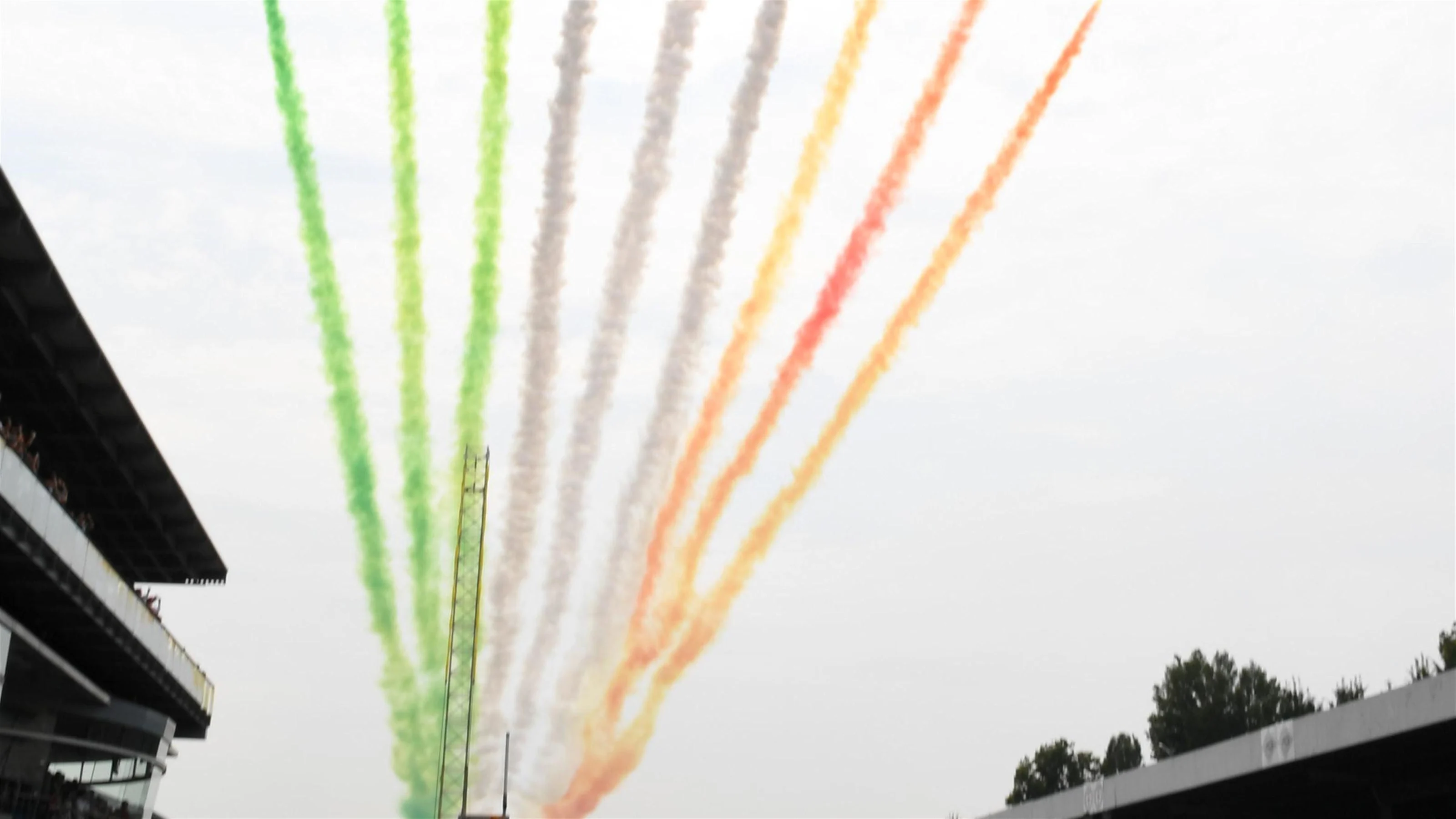 Fly past over the grid at Formula One World Championship, Rd14, Italian Grand Prix, Race, Monza,