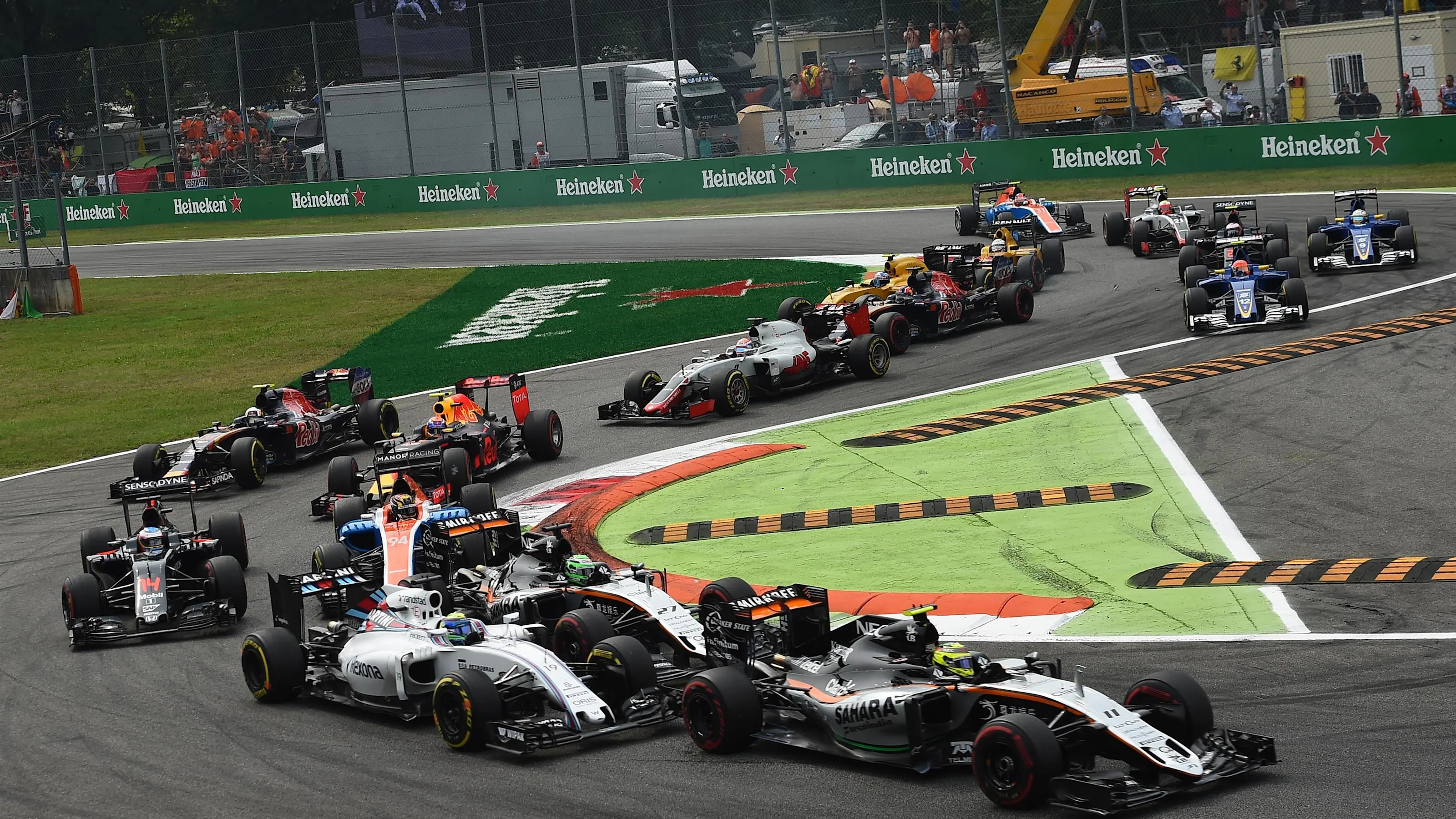 Sergio Perez (MEX) Force India VJM09, Felipe Massa (BRA) Williams FW38 and Nico Hulkenberg (GER)