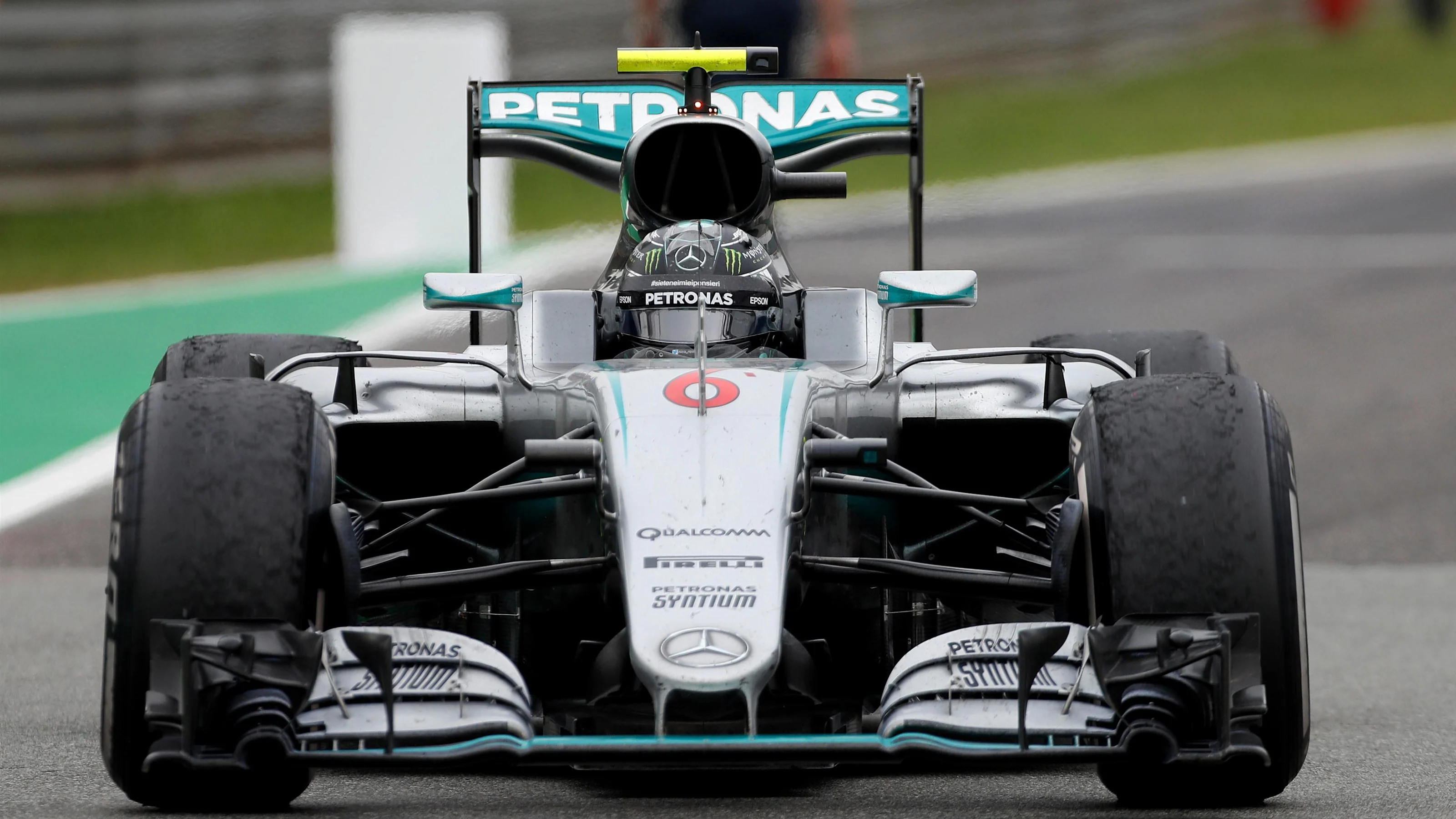 Race winner Nico Rosberg (GER) Mercedes-Benz F1 W07 Hybrid enters parc ferme at Formula One World