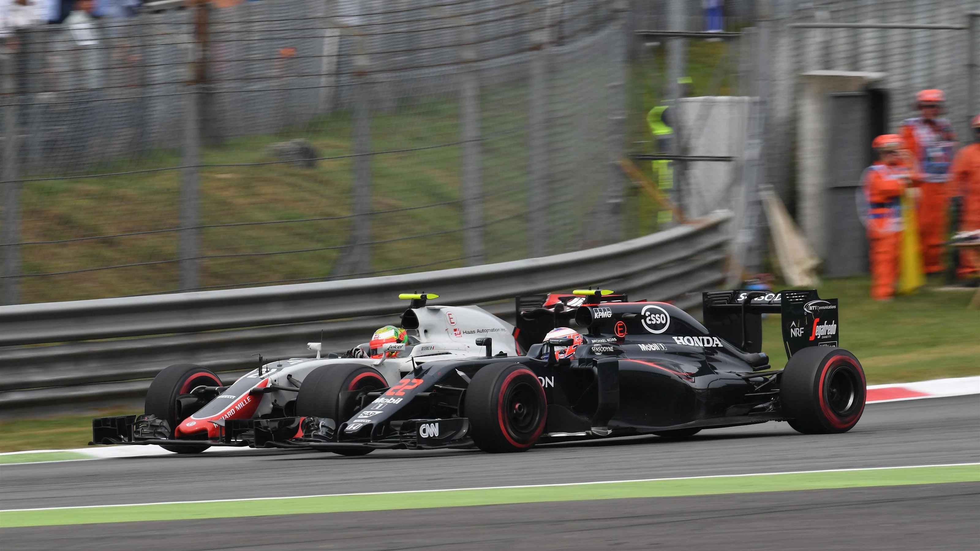 Esteban Gutierrez (MEX) Haas VF-16 and Jenson Button (GBR) McLaren MP4-31 battle at Formula One