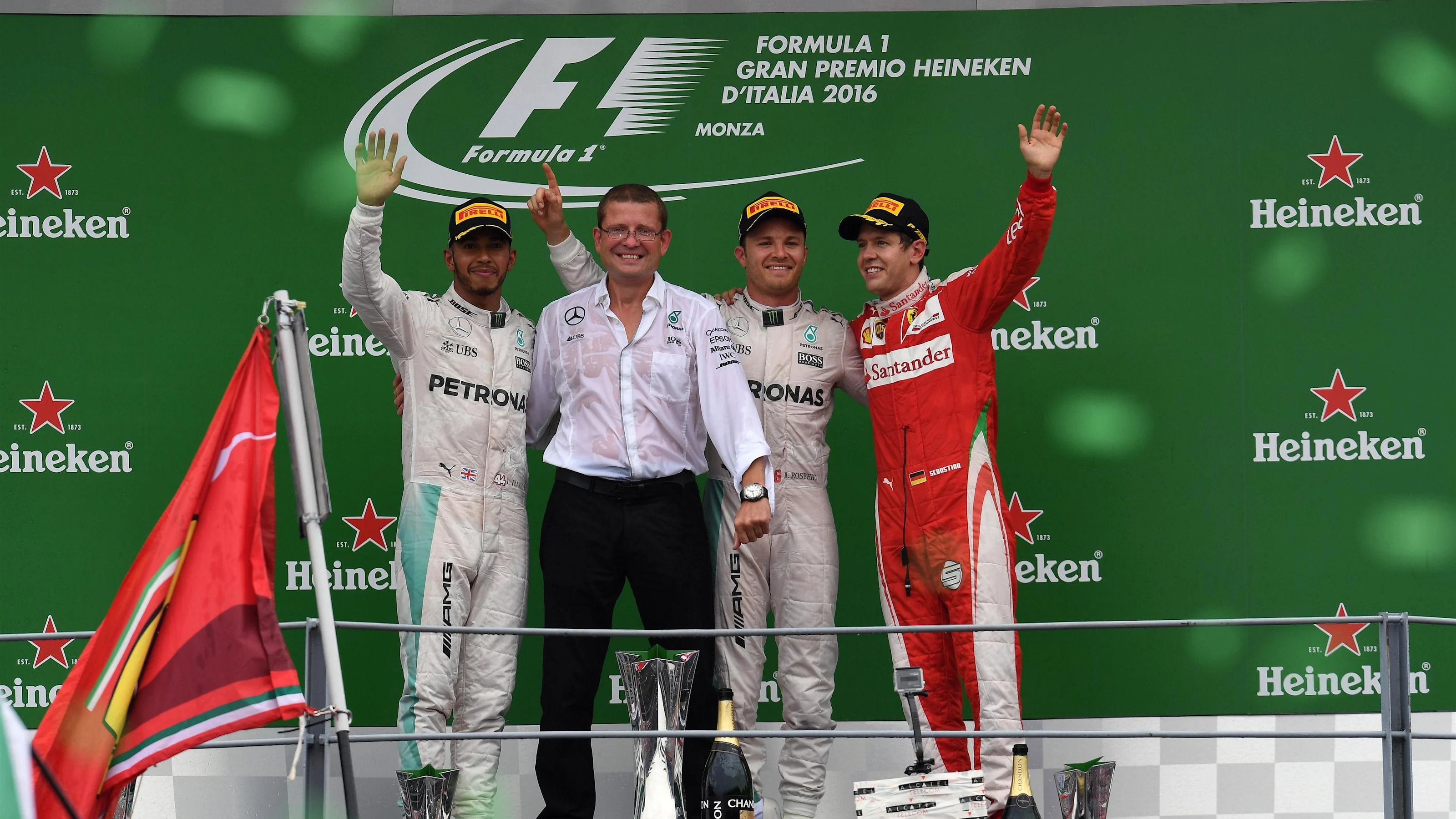 (L to R): Lewis Hamilton (GBR) Mercedes AMG F1, Simon Cole (GBR) Mercedes AMG F1 Chief Track