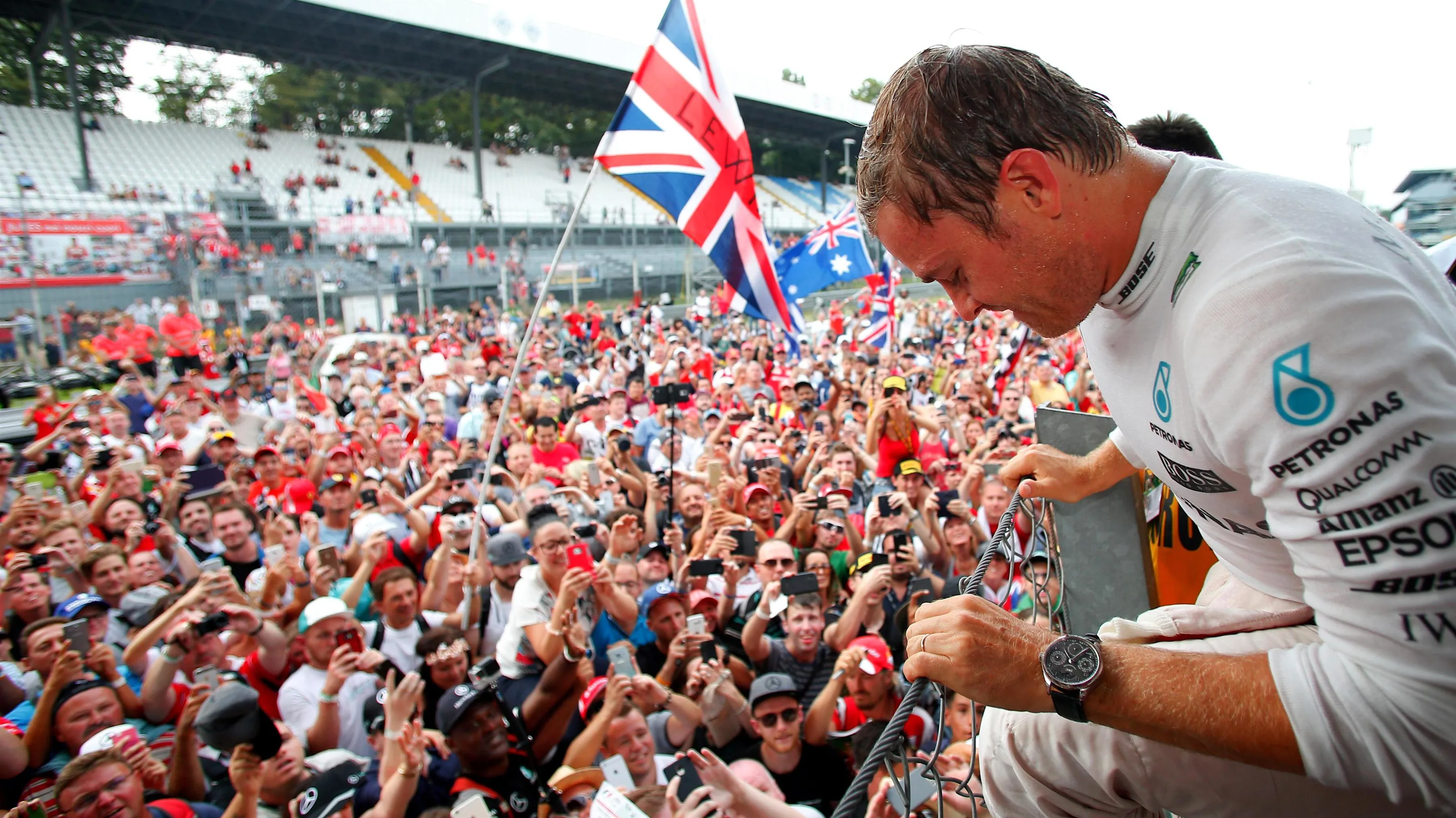 Race winner Nico Rosberg (GER) Mercedes AMG F1 celebrates with the fans at Formula One World