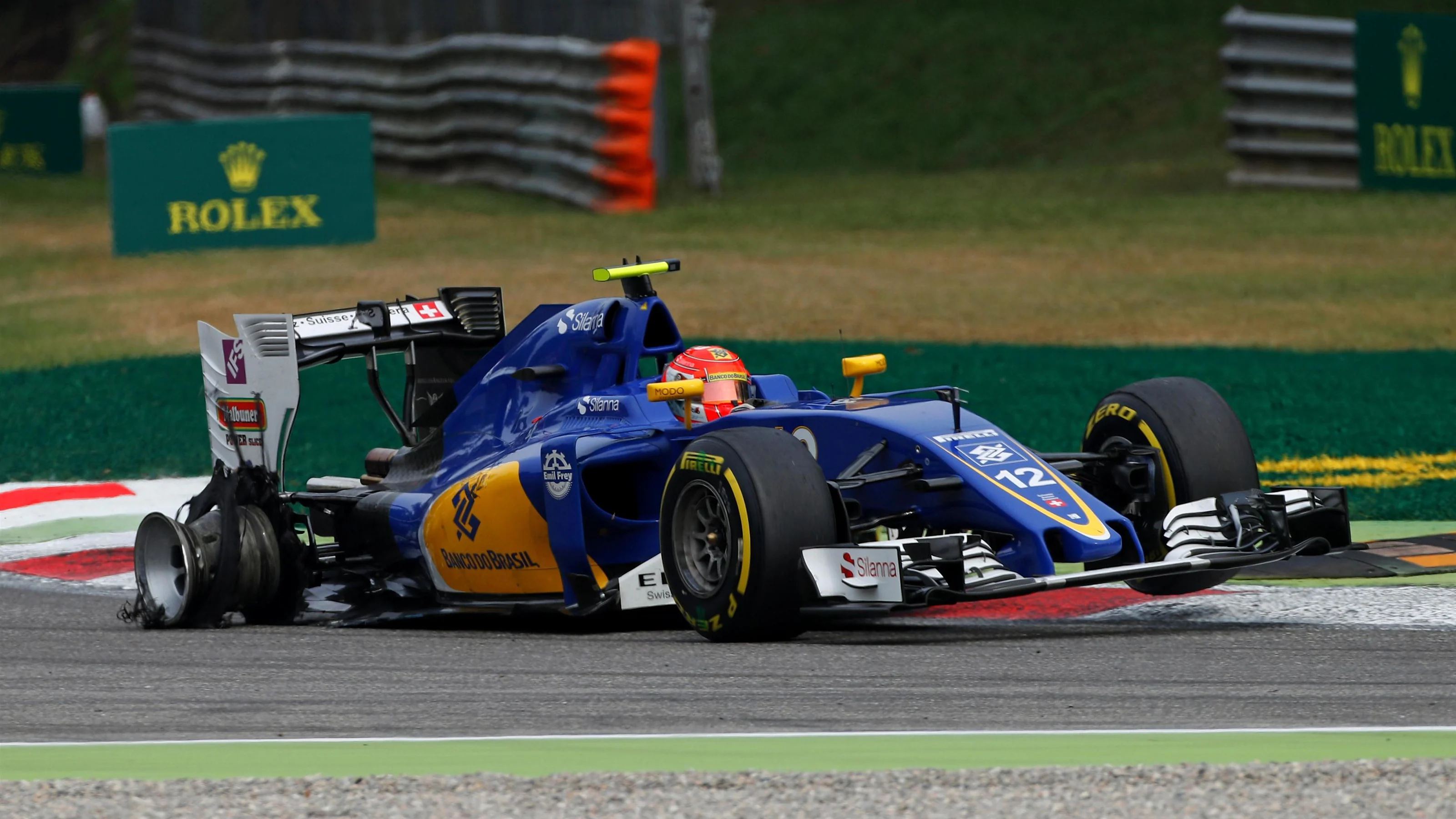 Felipe Nasr (BRA) Sauber C35 with rear puncture on lap one at Formula One World Championship, Rd14,