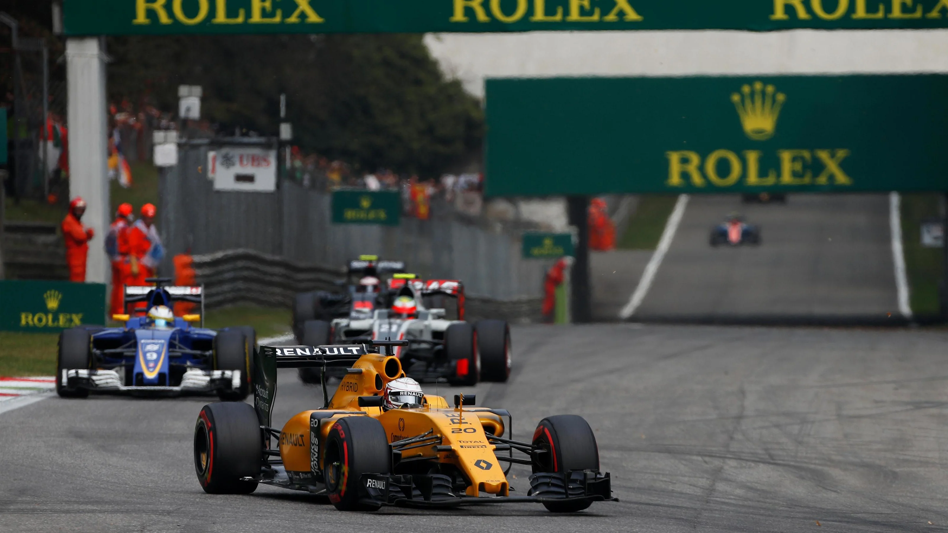 Kevin Magnussen (DEN) Renault Sport F1 Team RS16 at Formula One World Championship, Rd14, Italian