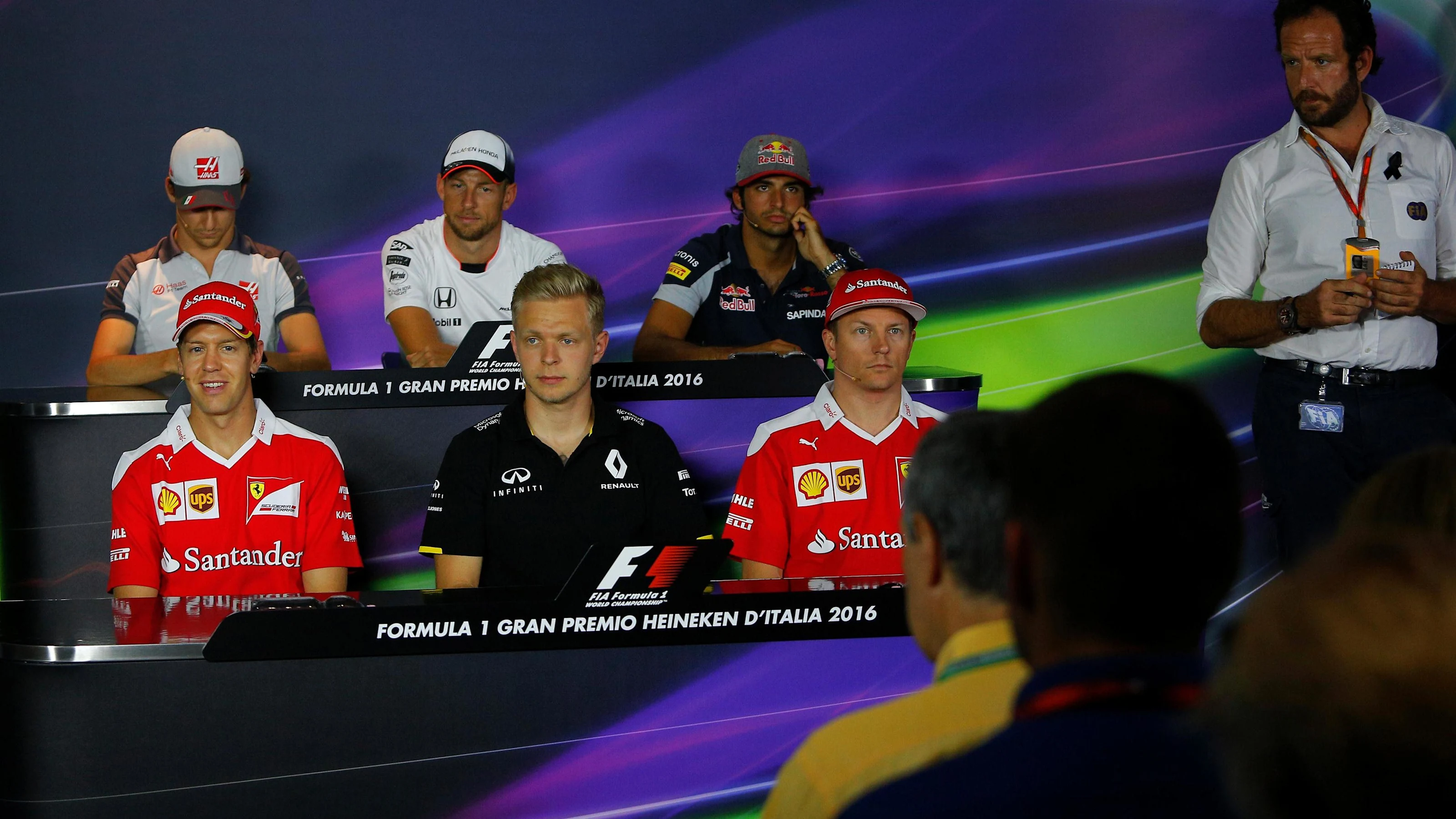 (L to R): Esteban Gutierrez (MEX) Haas F1, Jenson Button (GBR) McLaren, Carlos Sainz jr (ESP)