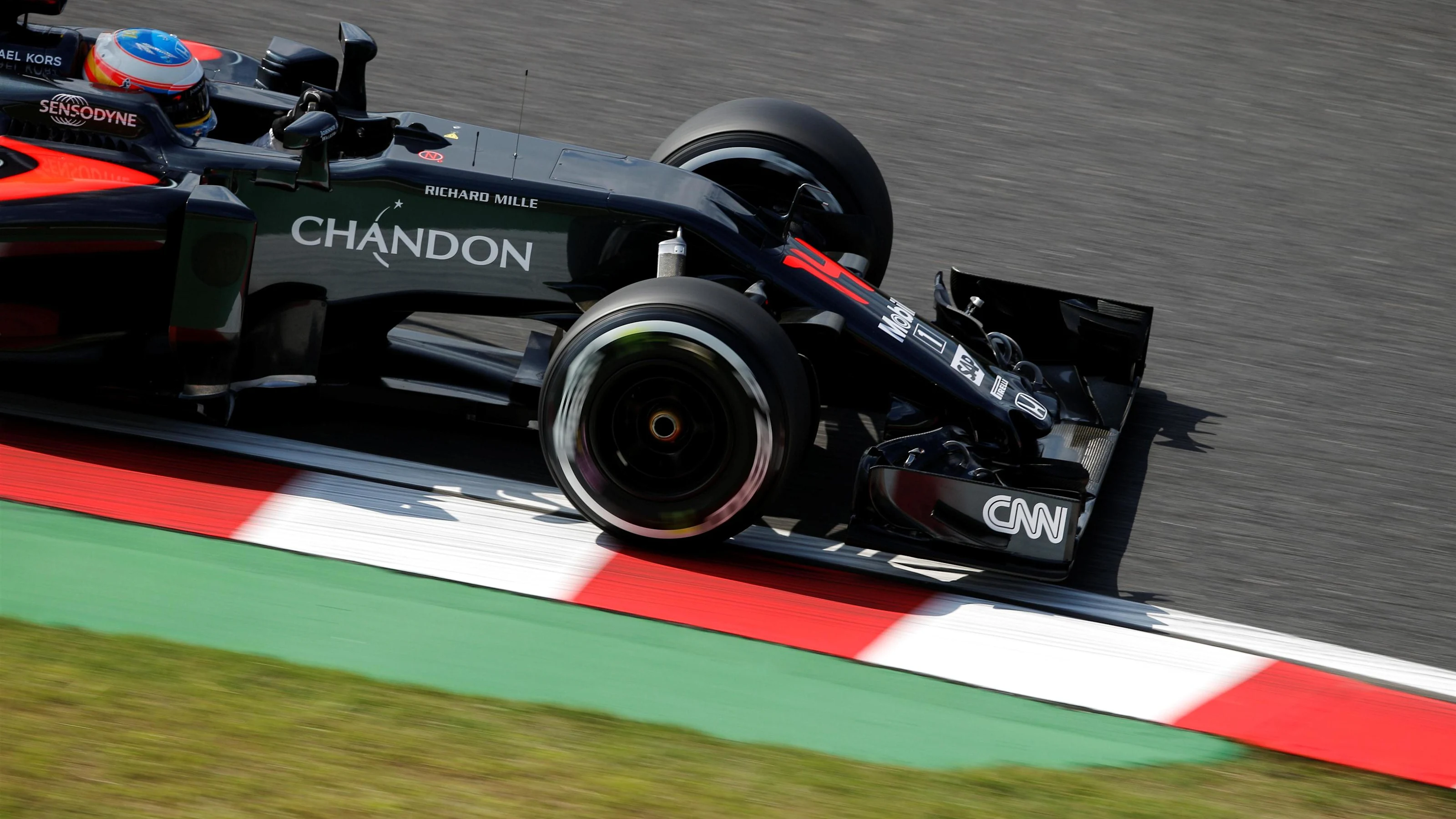 Fernando Alonso (ESP) McLaren MP4-31 at Formula One World Championship, Rd17, Japanese Grand Prix,