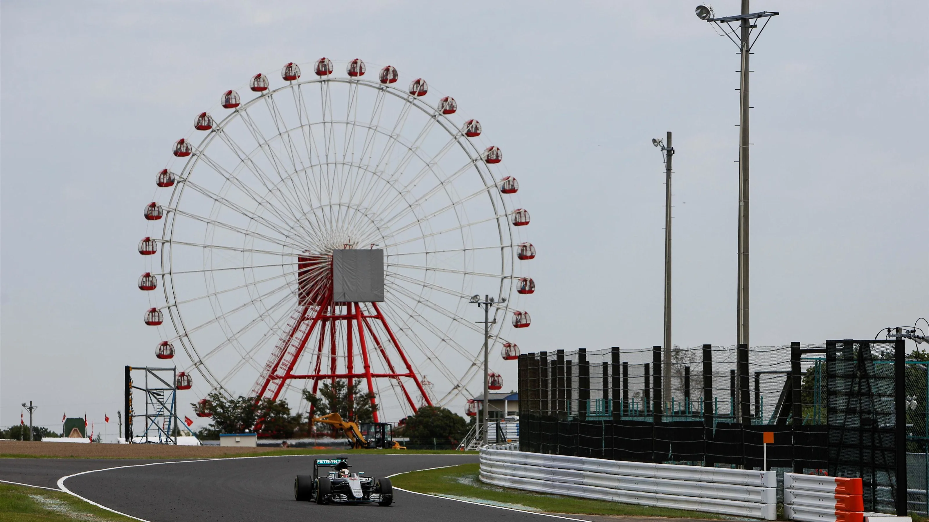 Lewis Hamilton (GBR) Mercedes-Benz F1 W07 Hybrid at Formula One World Championship, Rd17, Japanese