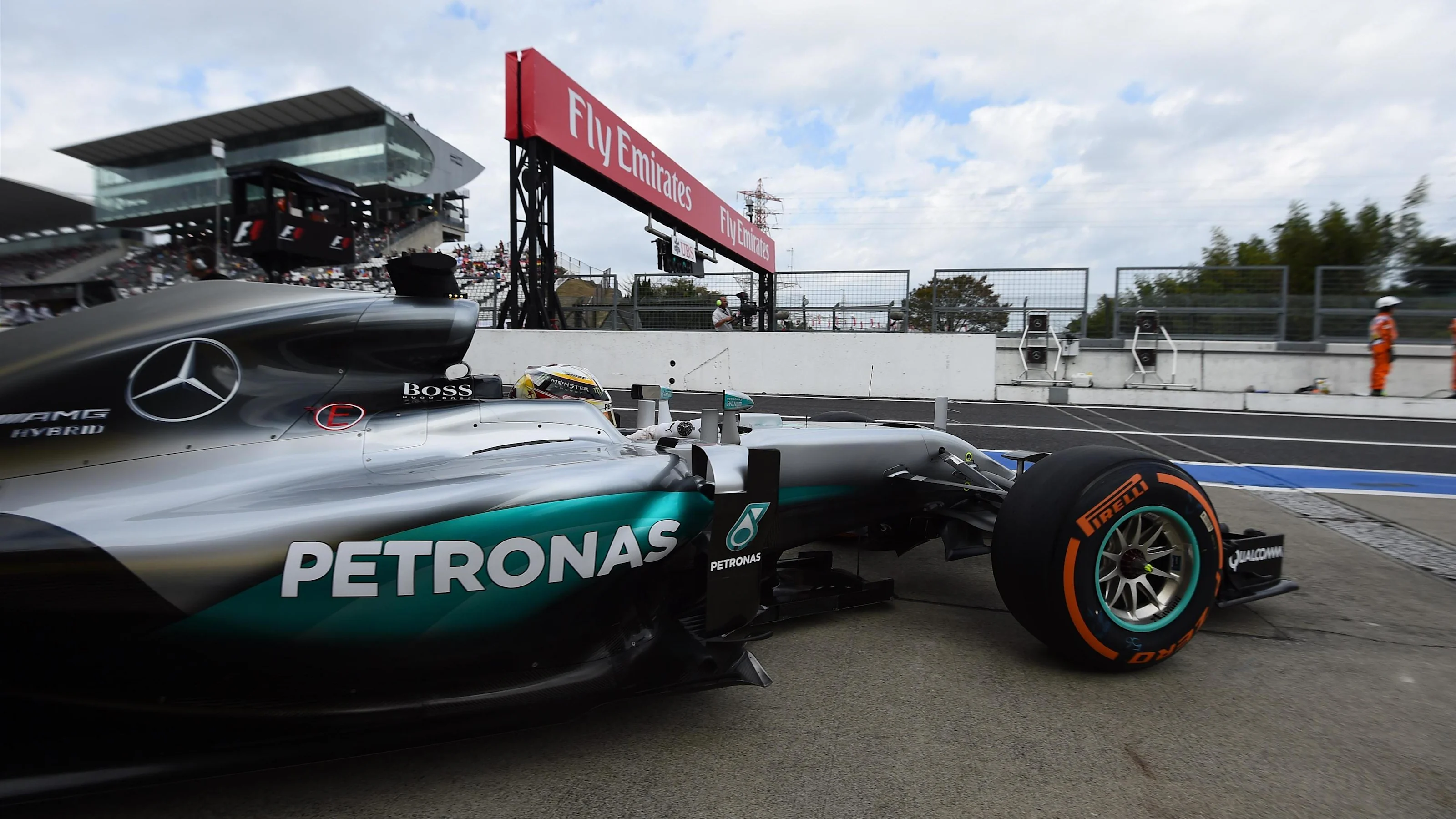 Lewis Hamilton (GBR) Mercedes-Benz F1 W07 Hybrid at Formula One World Championship, Rd17, Japanese