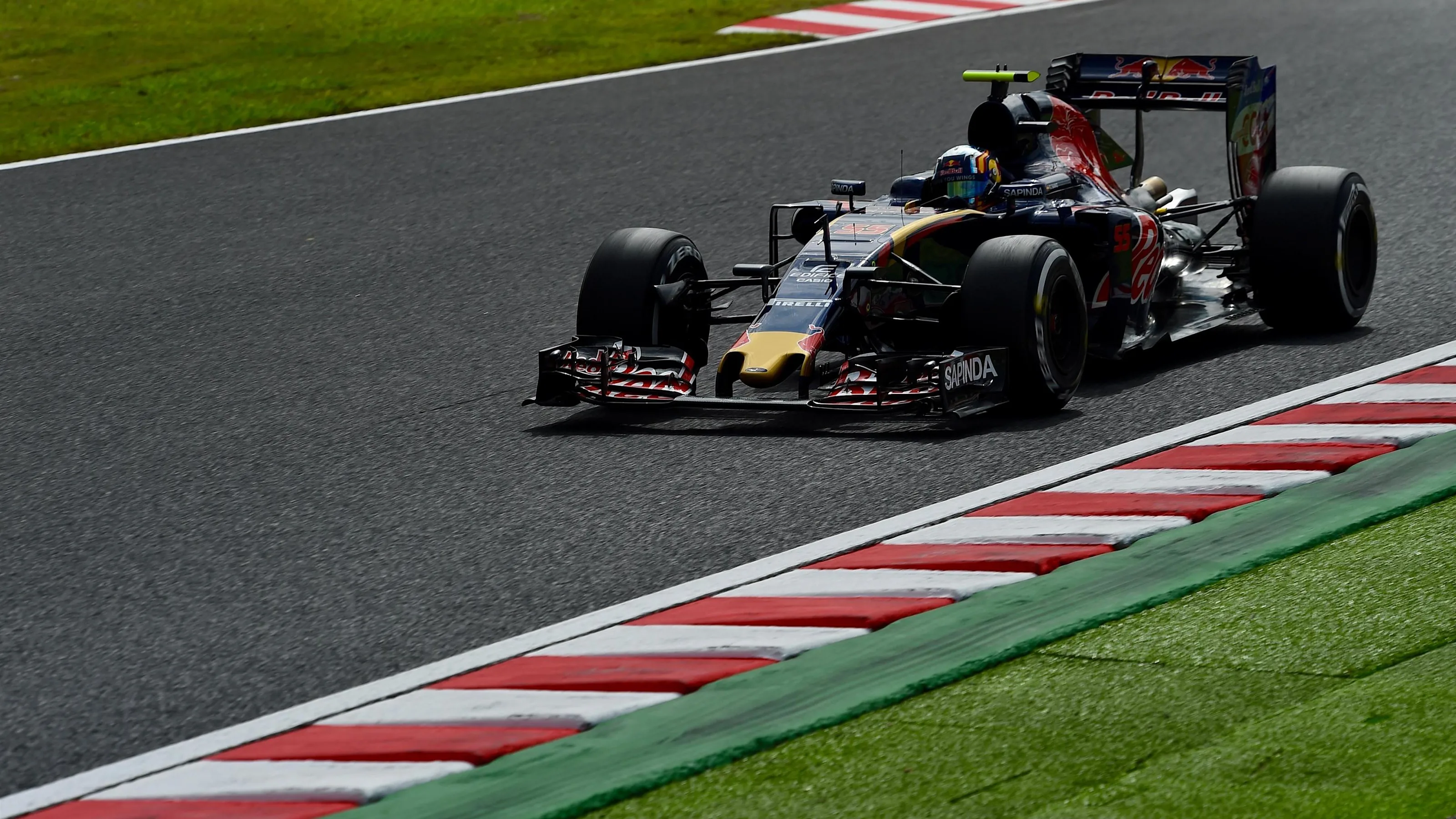 Carlos Sainz jr (ESP) Scuderia Toro Rosso STR11 at Formula One World Championship, Rd17, Japanese
