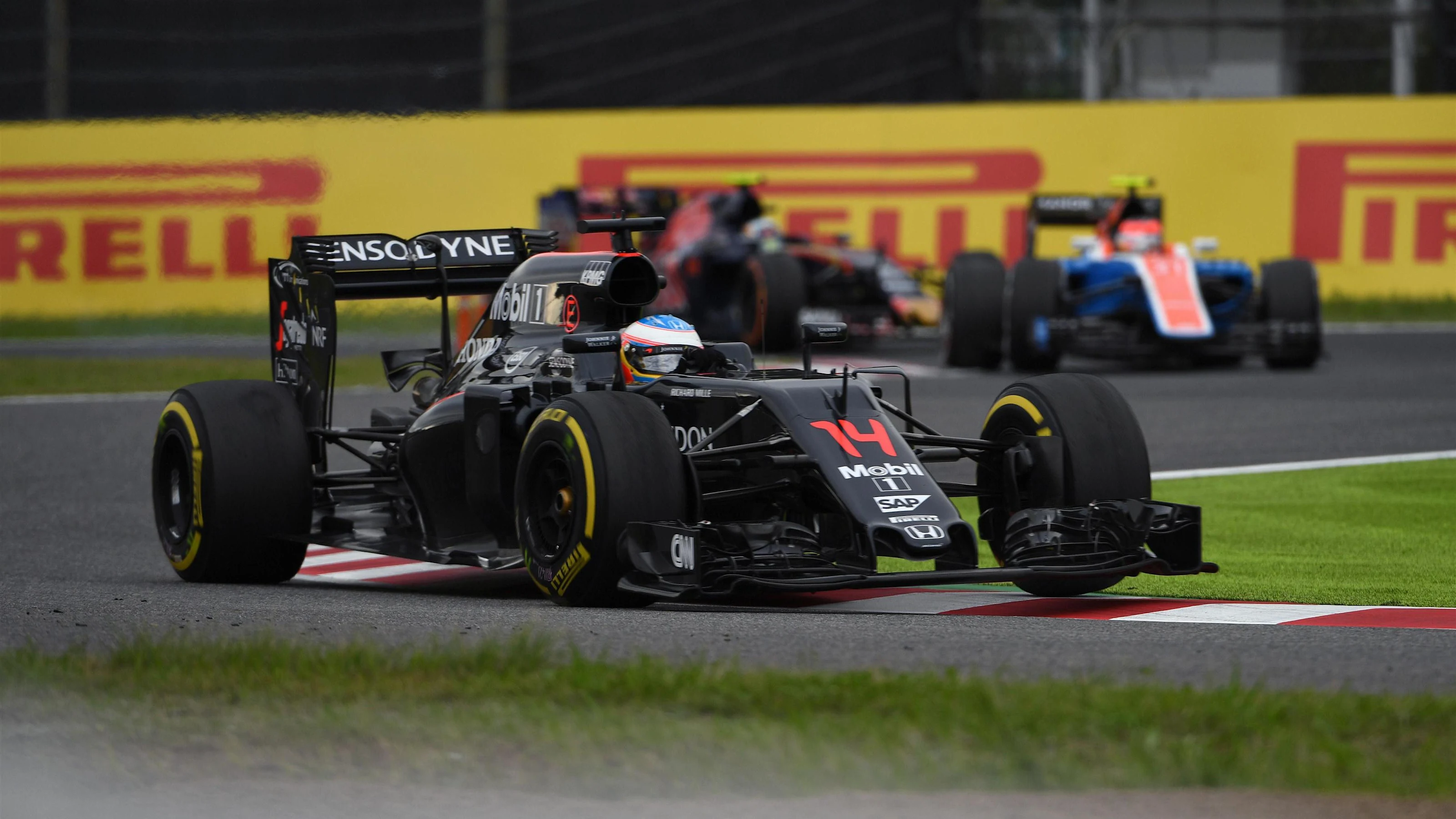 Fernando Alonso (ESP) McLaren MP4-31 at Formula One World Championship, Rd17, Japanese Grand Prix,