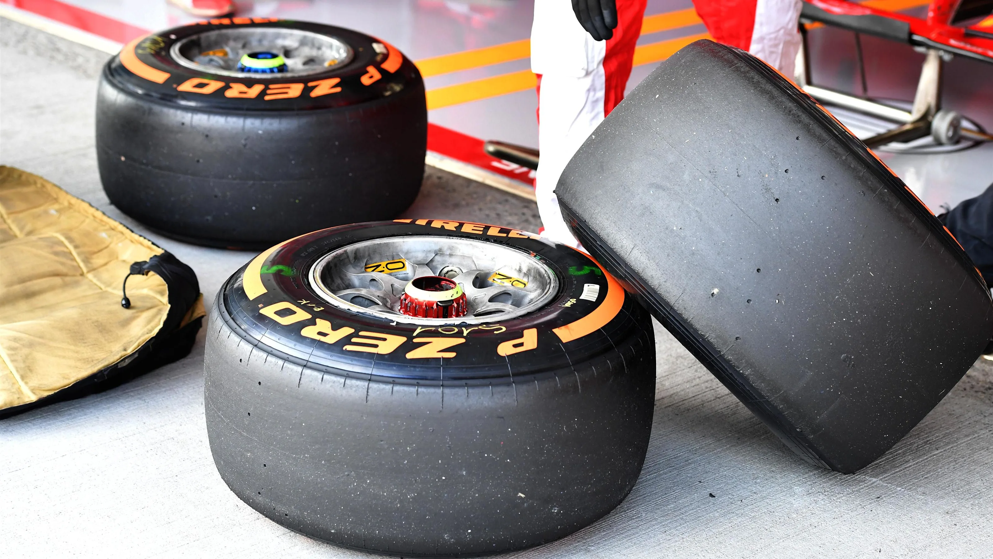 Pirelli tyres at Formula One World Championship, Rd17, Japanese Grand Prix, Practice, Suzuka,
