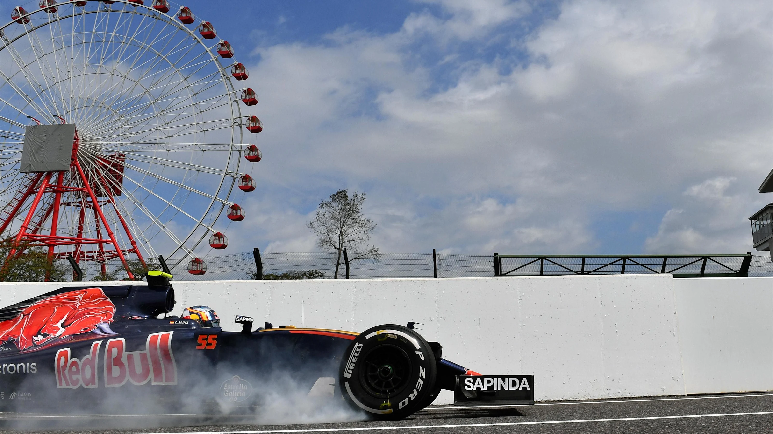 Carlos Sainz jr (ESP) Scuderia Toro Rosso STR11 locks up at Formula One World Championship, Rd17,
