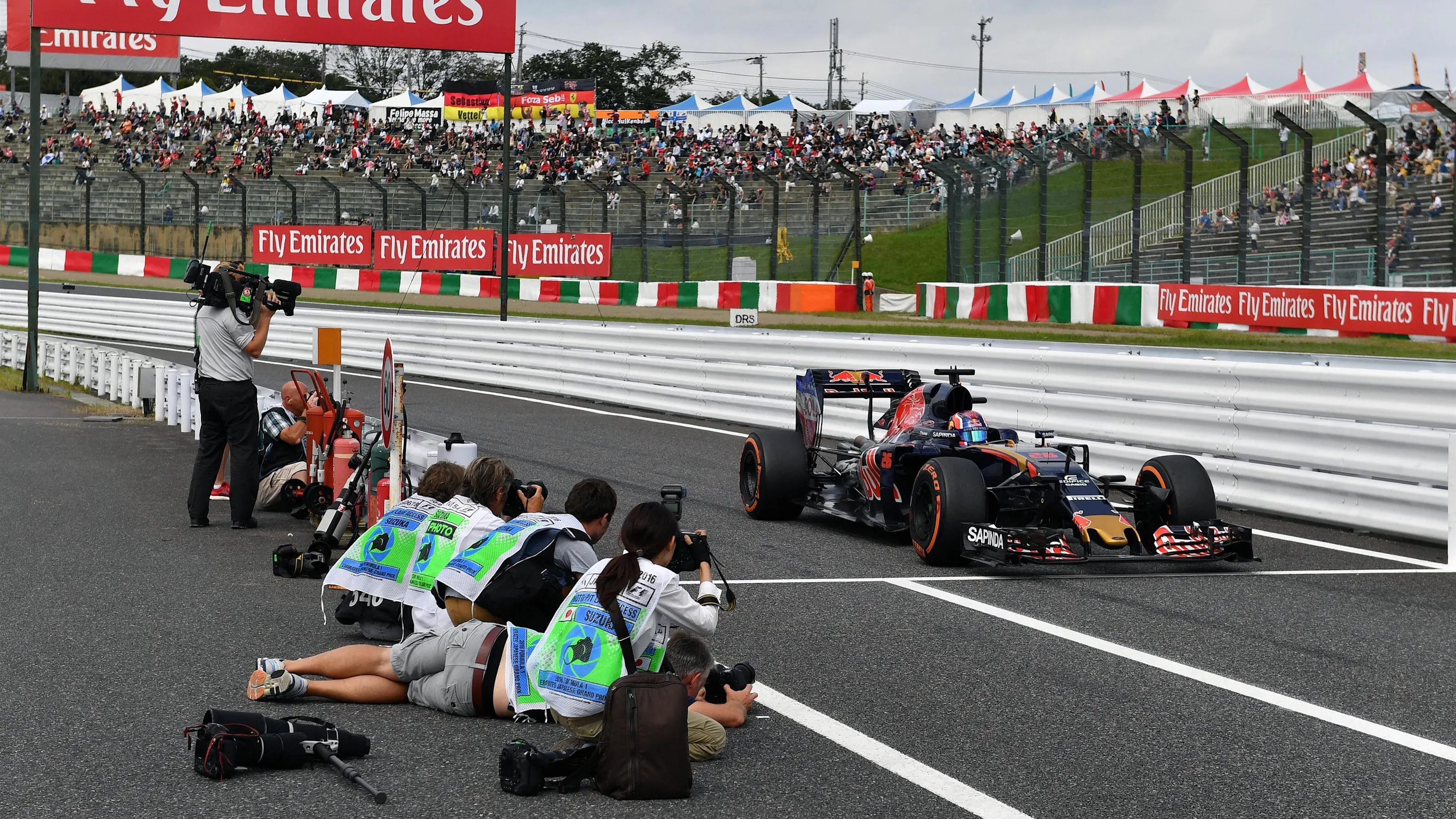 Daniil Kvyat (RUS) Scuderia Toro Rosso STR11 and photographers at Formula One World Championship,
