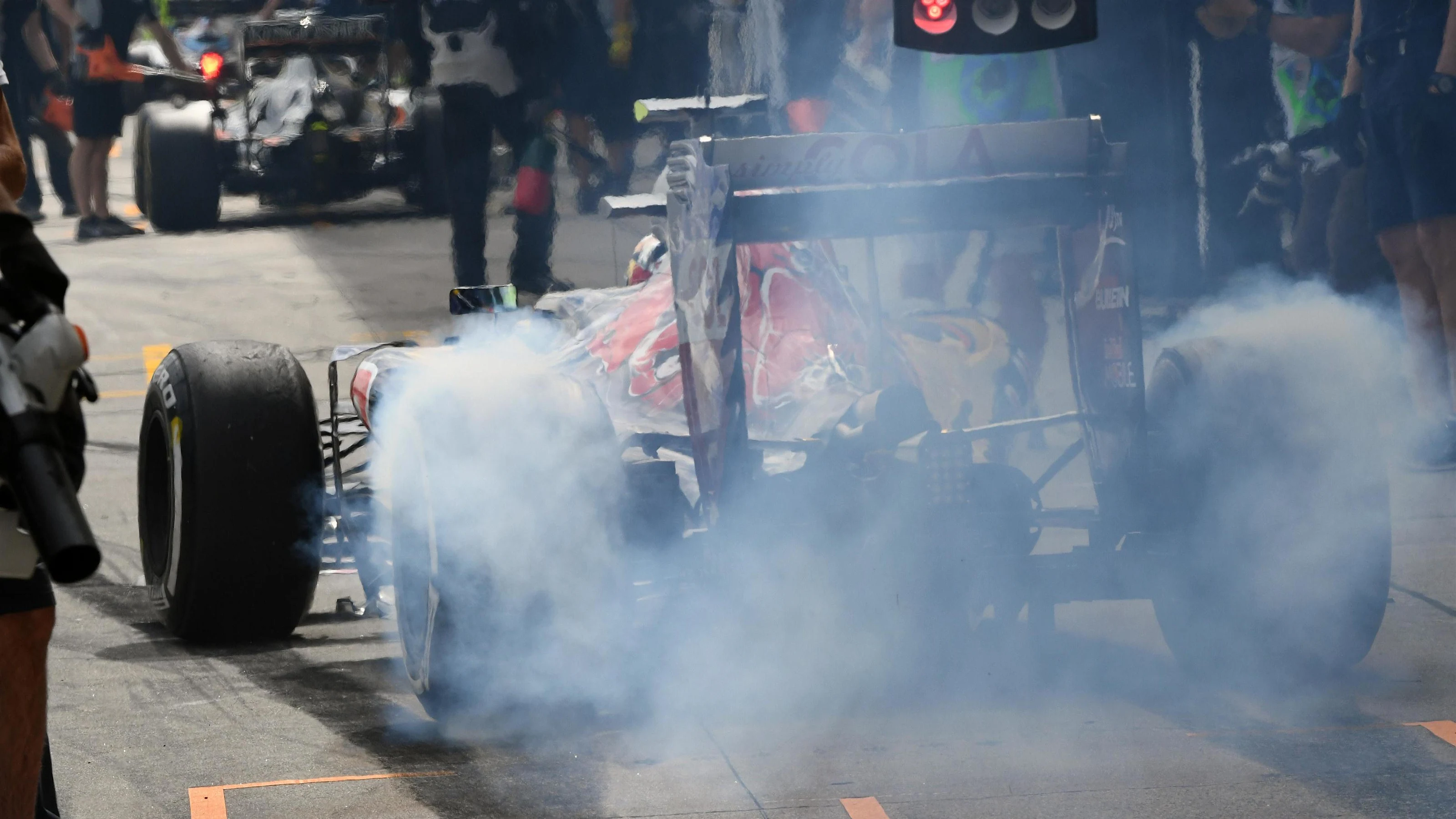 Carlos Sainz jr (ESP) Scuderia Toro Rosso STR11 at Formula One World Championship, Rd17, Japanese