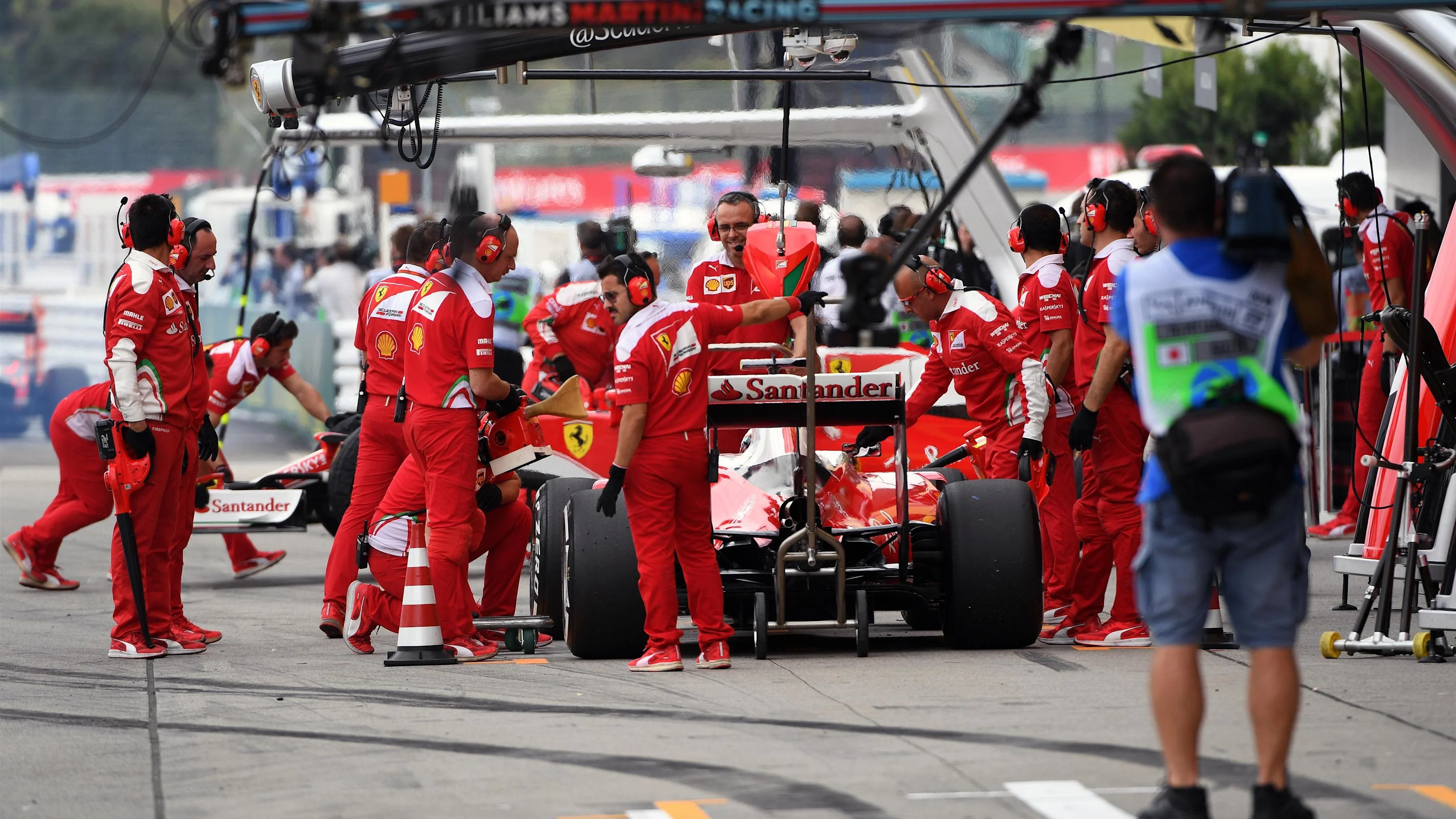 Kimi Raikkonen (FIN) Ferrari SF16-H at Formula One World Championship, Rd17, Japanese Grand Prix,