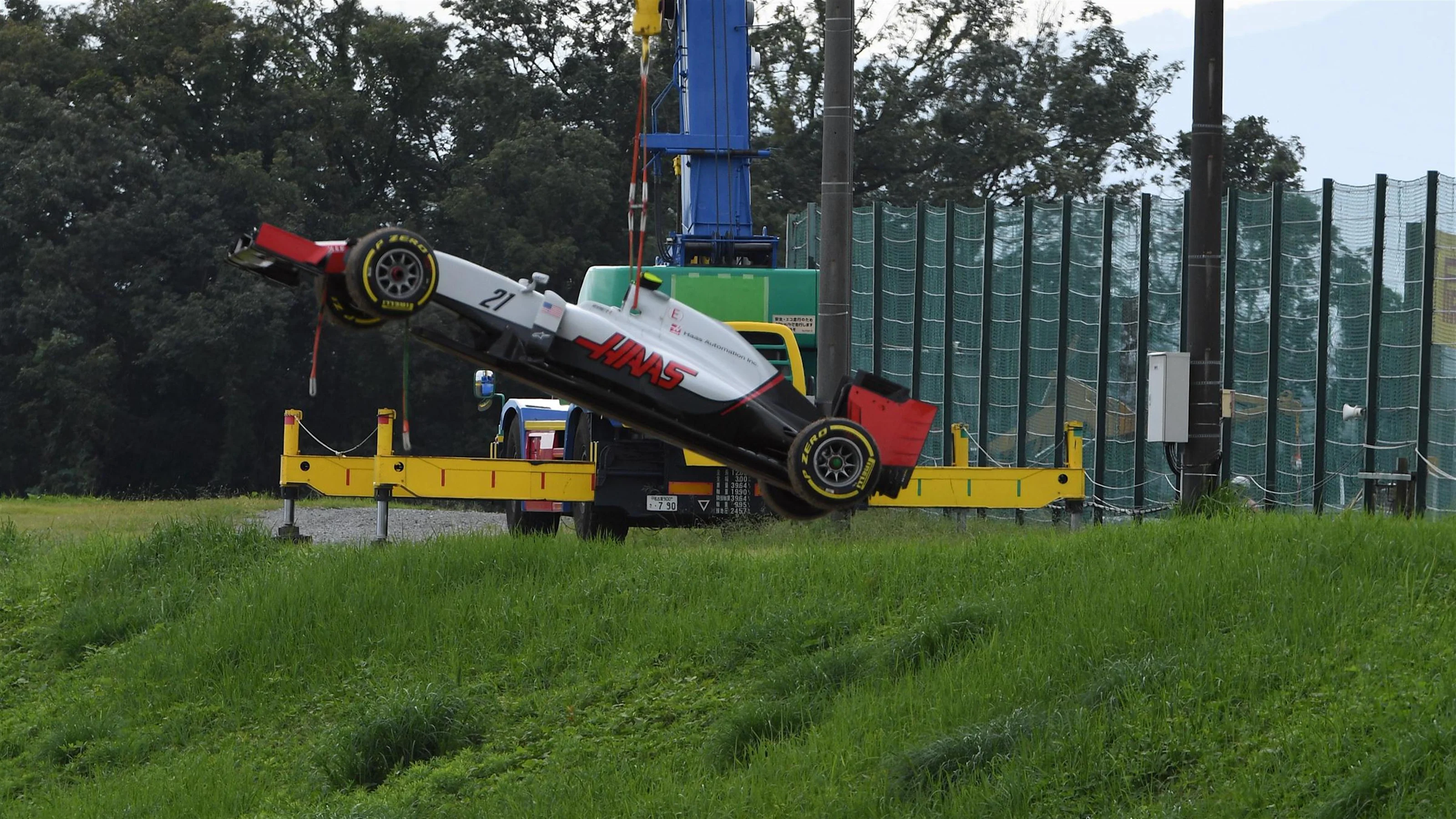 The car of Esteban Gutierrez (MEX) Haas VF-16 is recovered in FP2 at Formula One World