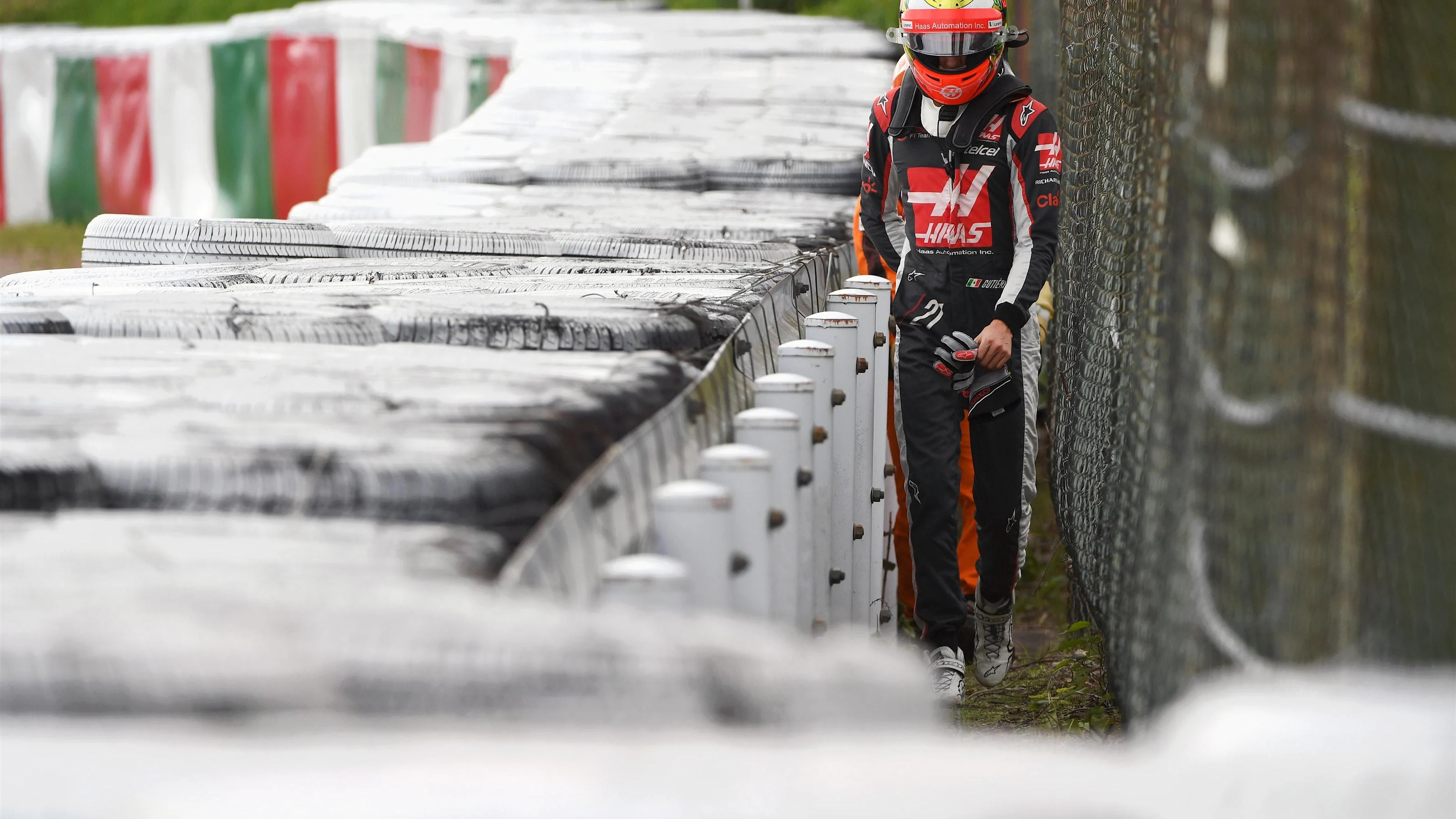 Esteban Gutierrez (MEX) Haas F1 stopped on track in FP2 at Formula One World Championship, Rd17,