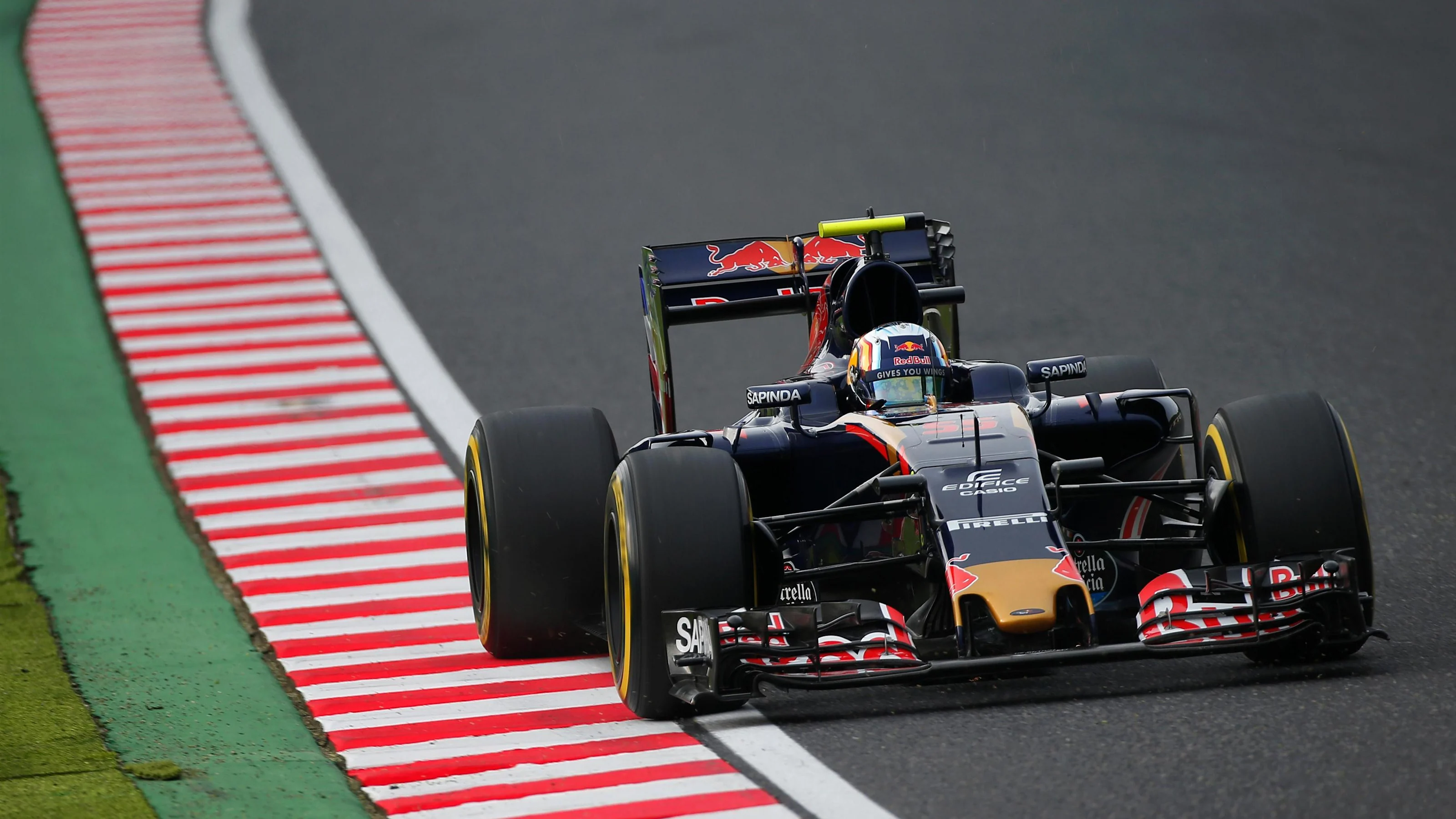 Carlos Sainz jr (ESP) Scuderia Toro Rosso STR11 at Formula One World Championship, Rd17, Japanese
