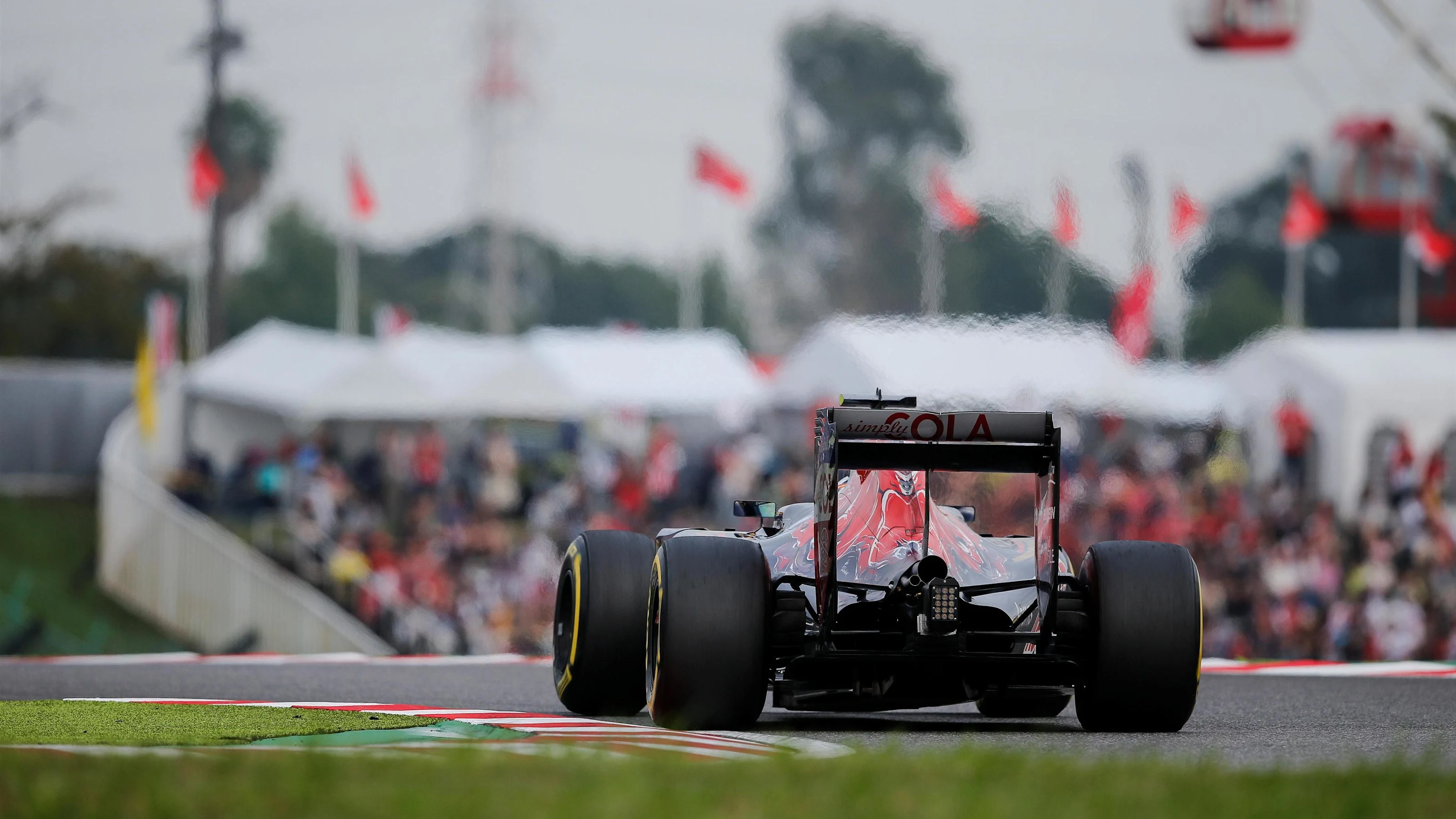 Carlos Sainz jr (ESP) Scuderia Toro Rosso STR11 at Formula One World Championship, Rd17, Japanese