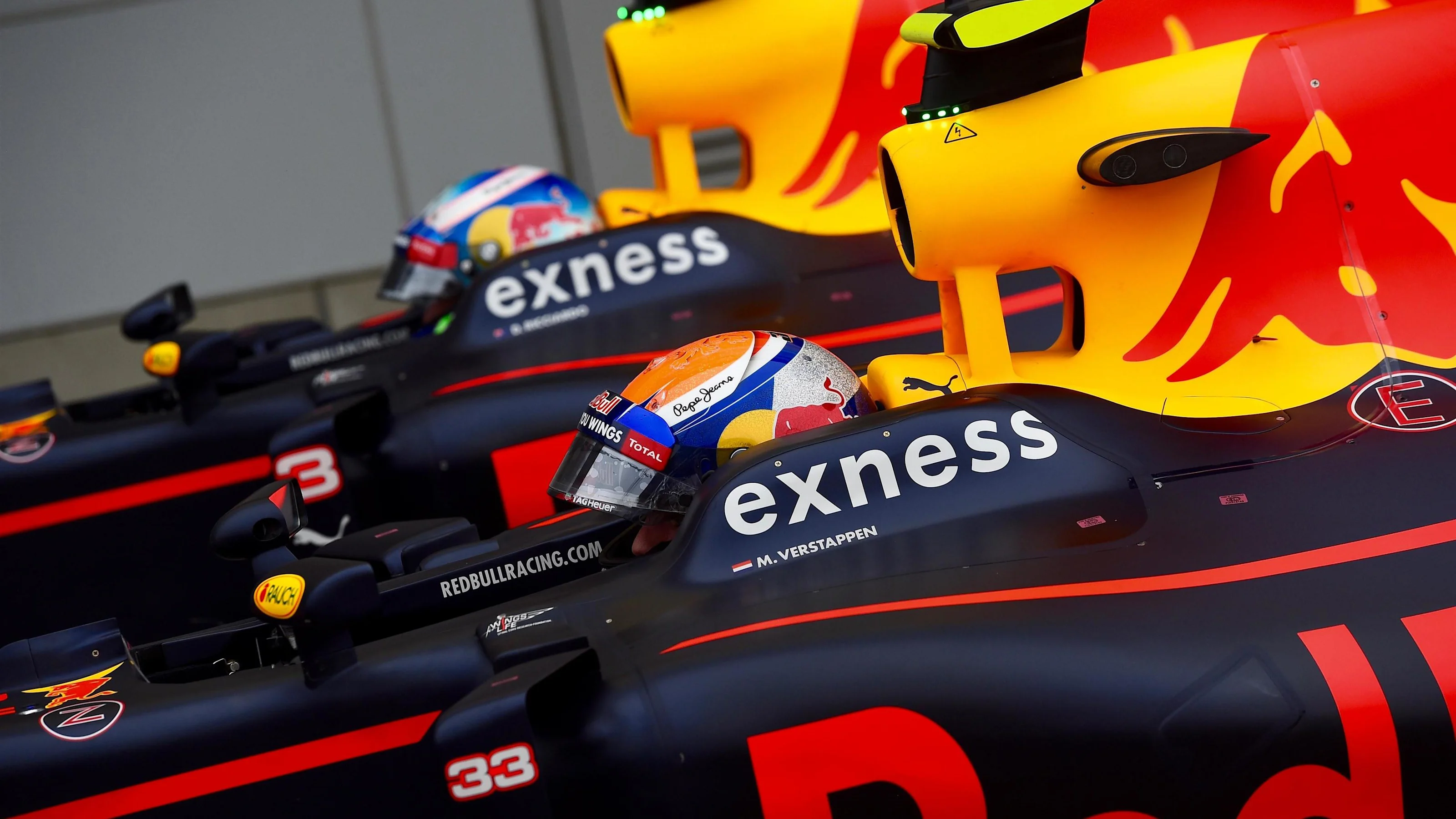 Daniel Ricciardo (AUS) Red Bull Racing and Max Verstappen (NED) Red Bull Racing in parc ferme at