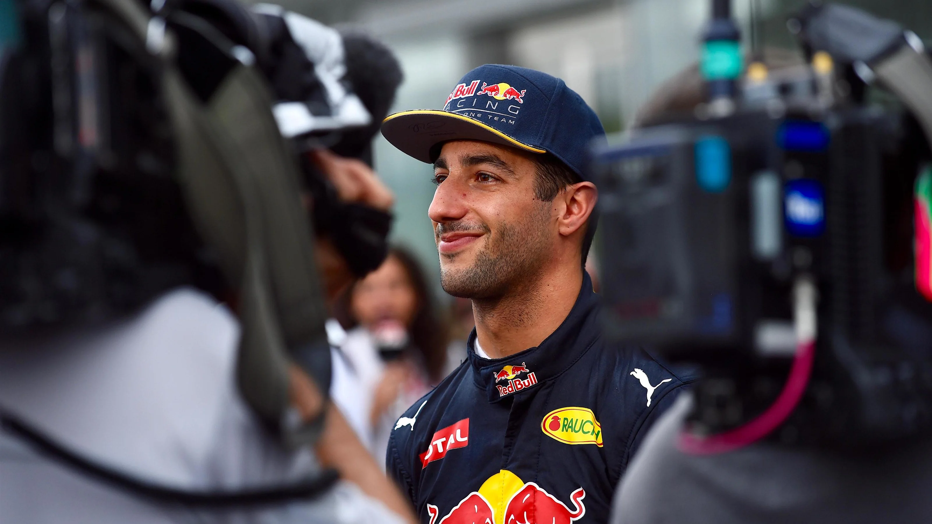 Daniel Ricciardo (AUS) Red Bull Racing at Formula One World Championship, Rd17, Japanese Grand