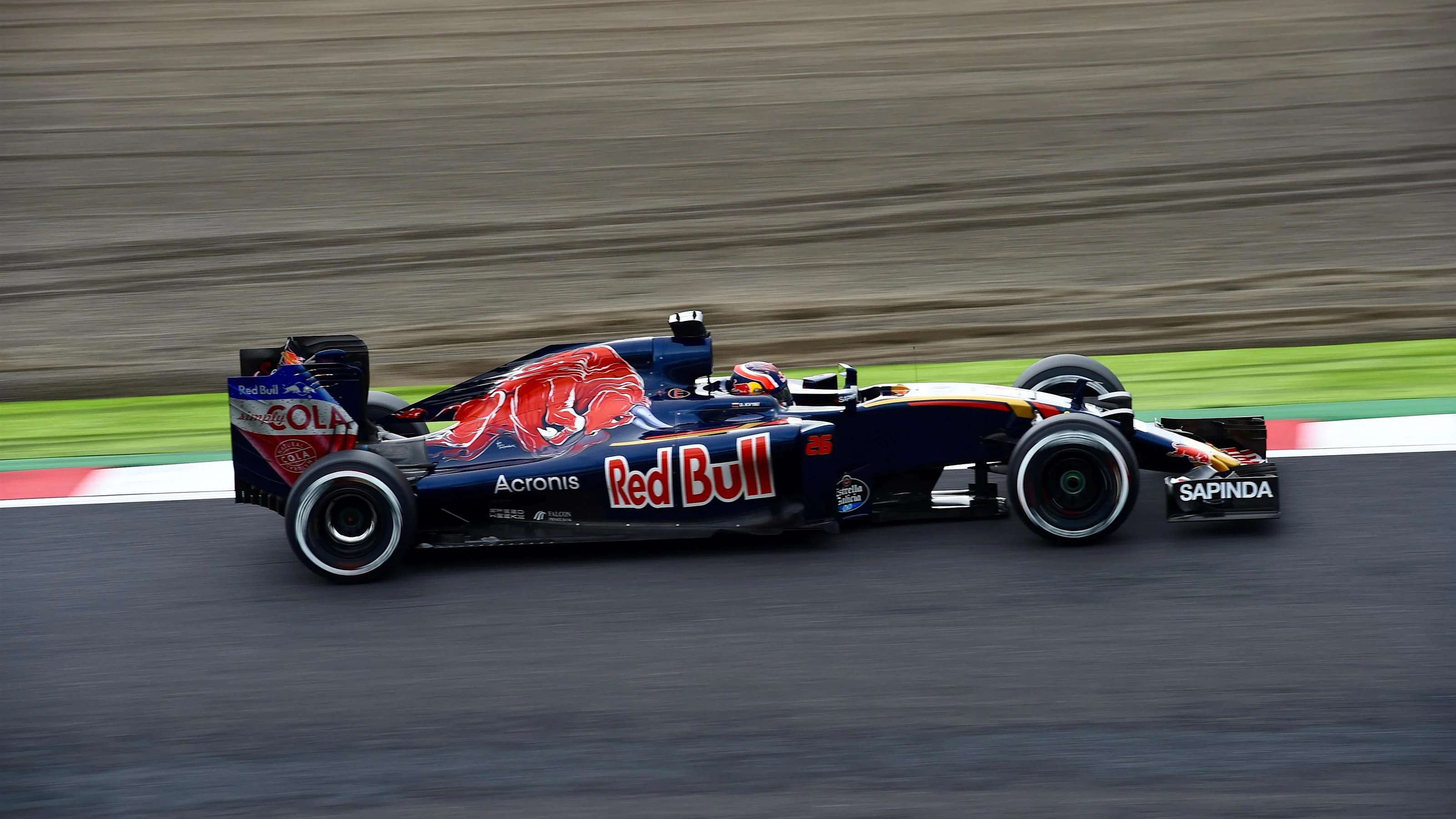 Daniil Kvyat (RUS) Scuderia Toro Rosso STR11 at Formula One World Championship, Rd17, Japanese