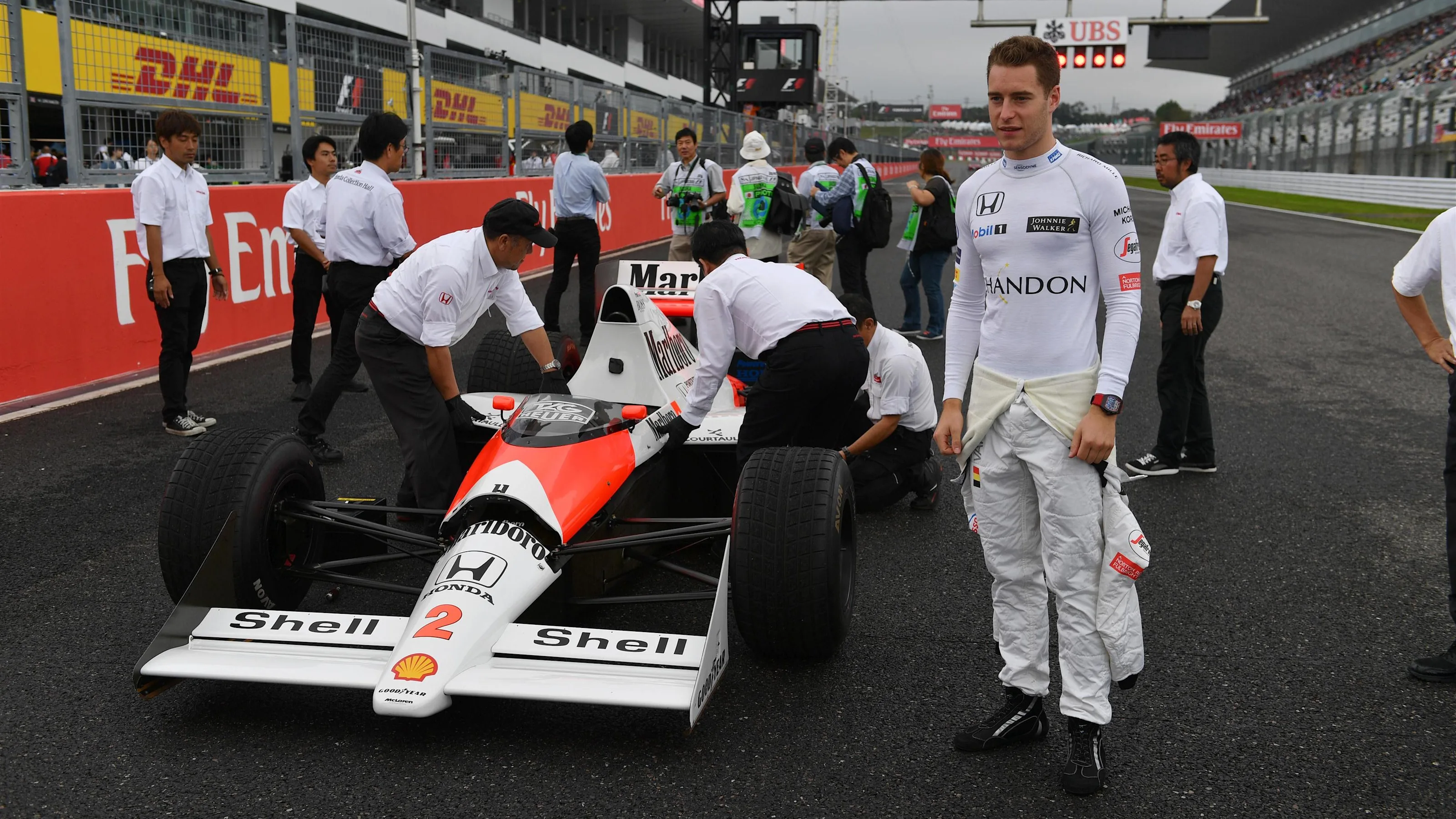 Stoffel Vandoorne (BEL) McLaren MP4/6 at Formula One World Championship, Rd17, Japanese Grand Prix,