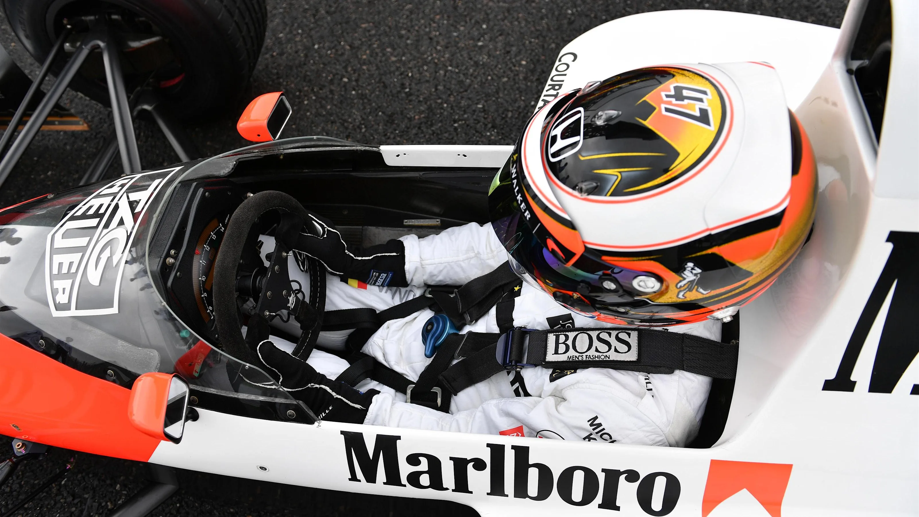Stoffel Vandoorne (BEL) McLaren MP4/6 at Formula One World Championship, Rd17, Japanese Grand Prix,