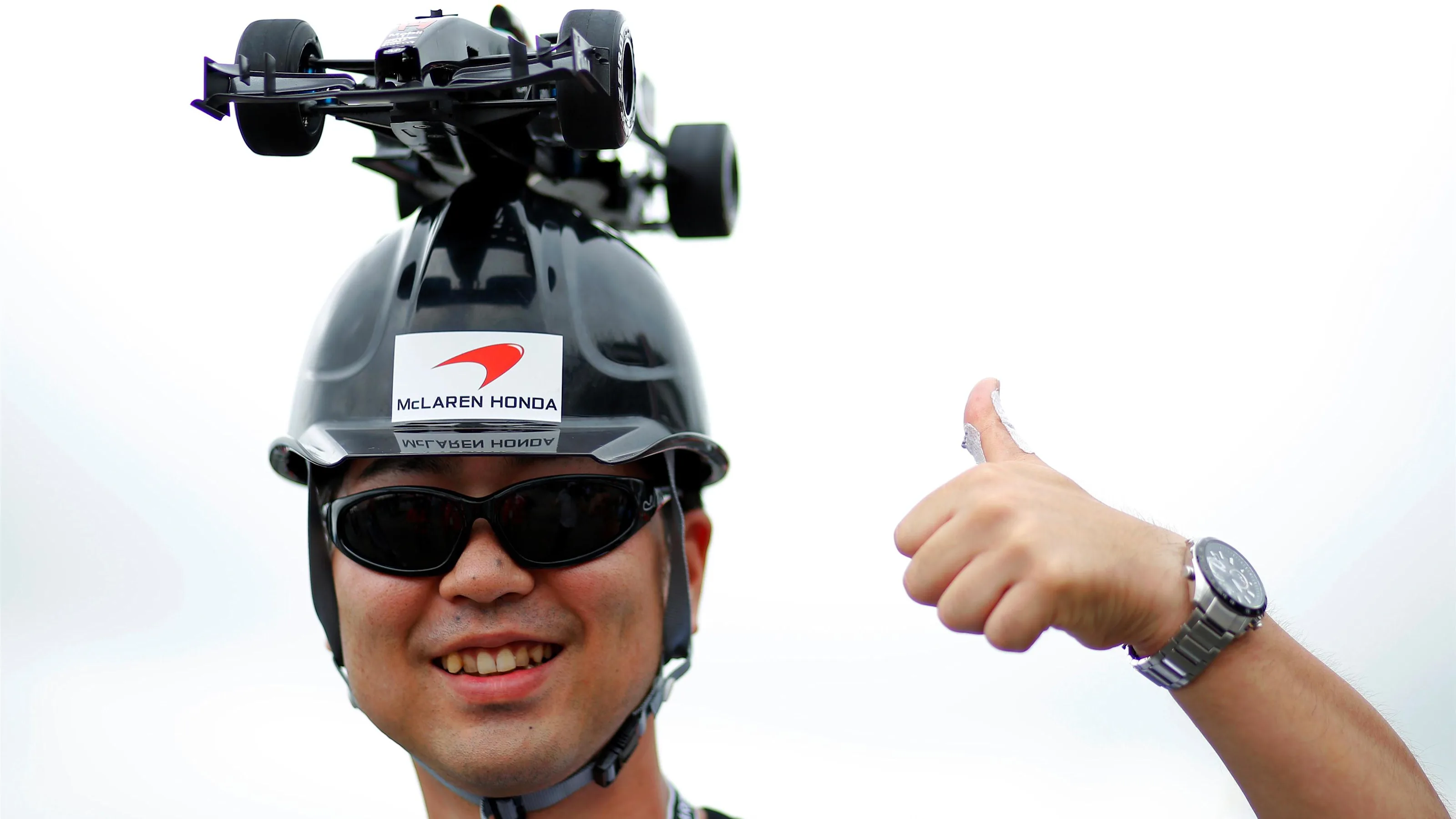 Fan with McLaren F1 car hat at Formula One World Championship, Rd17, Japanese Grand Prix,