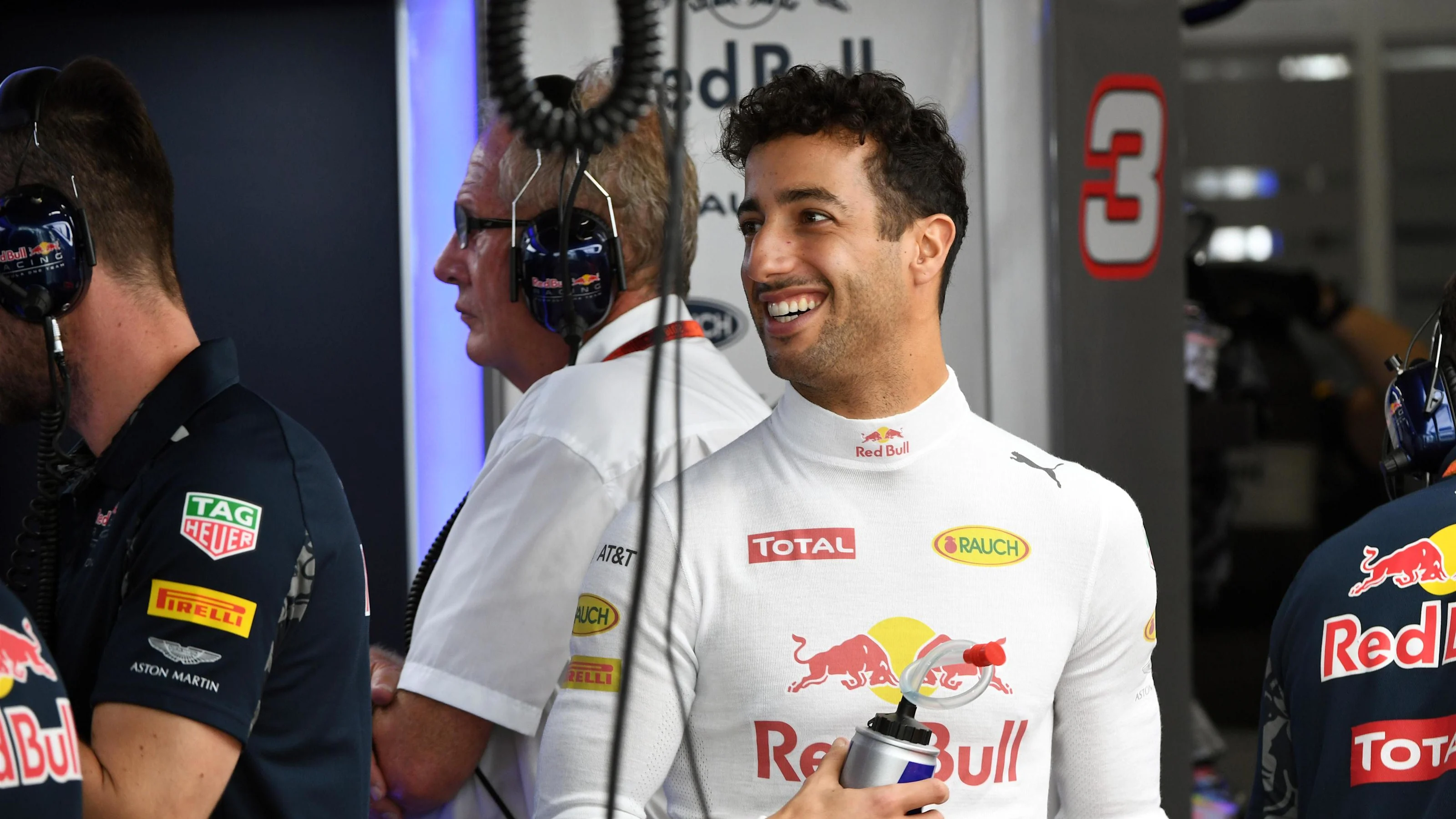 Daniel Ricciardo (AUS) Red Bull Racing at Formula One World Championship, Rd17, Japanese Grand