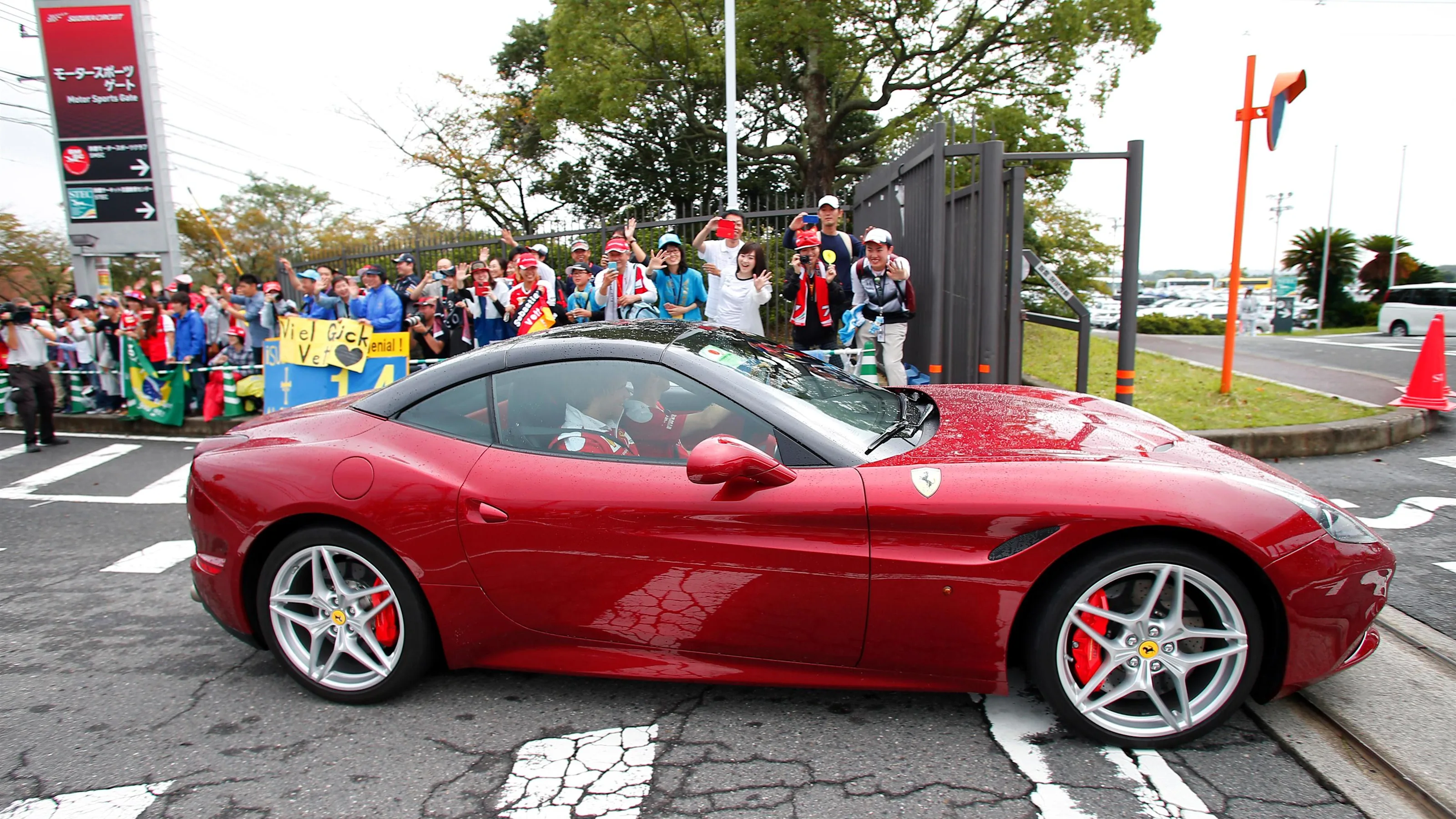 Sebastian Vettel (GER) Ferrari arrives at Formula One World Championship, Rd17, Japanese Grand
