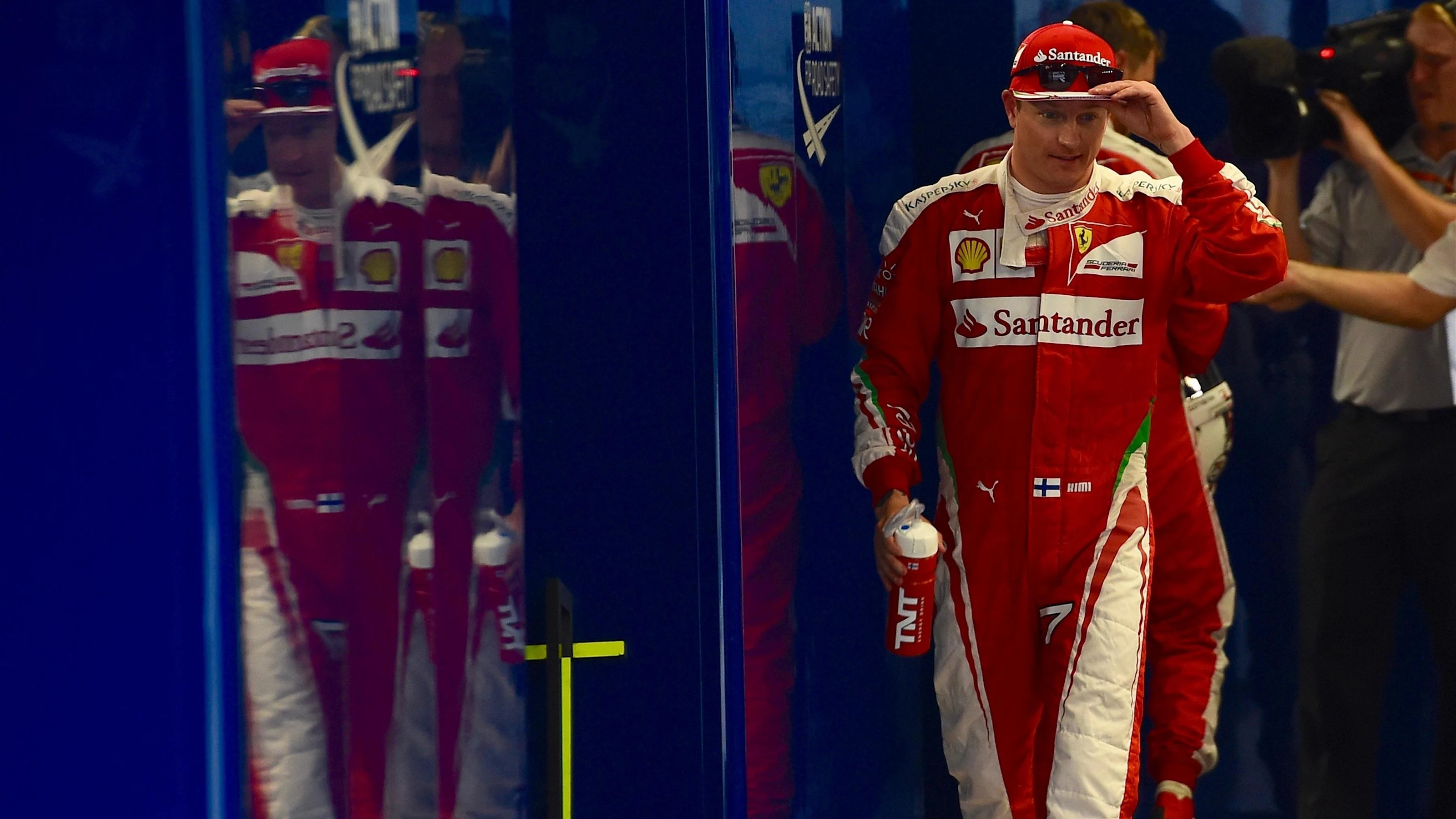 Kimi Raikkonen (FIN) Ferrari in parc ferme at Formula One World Championship, Rd17, Japanese Grand