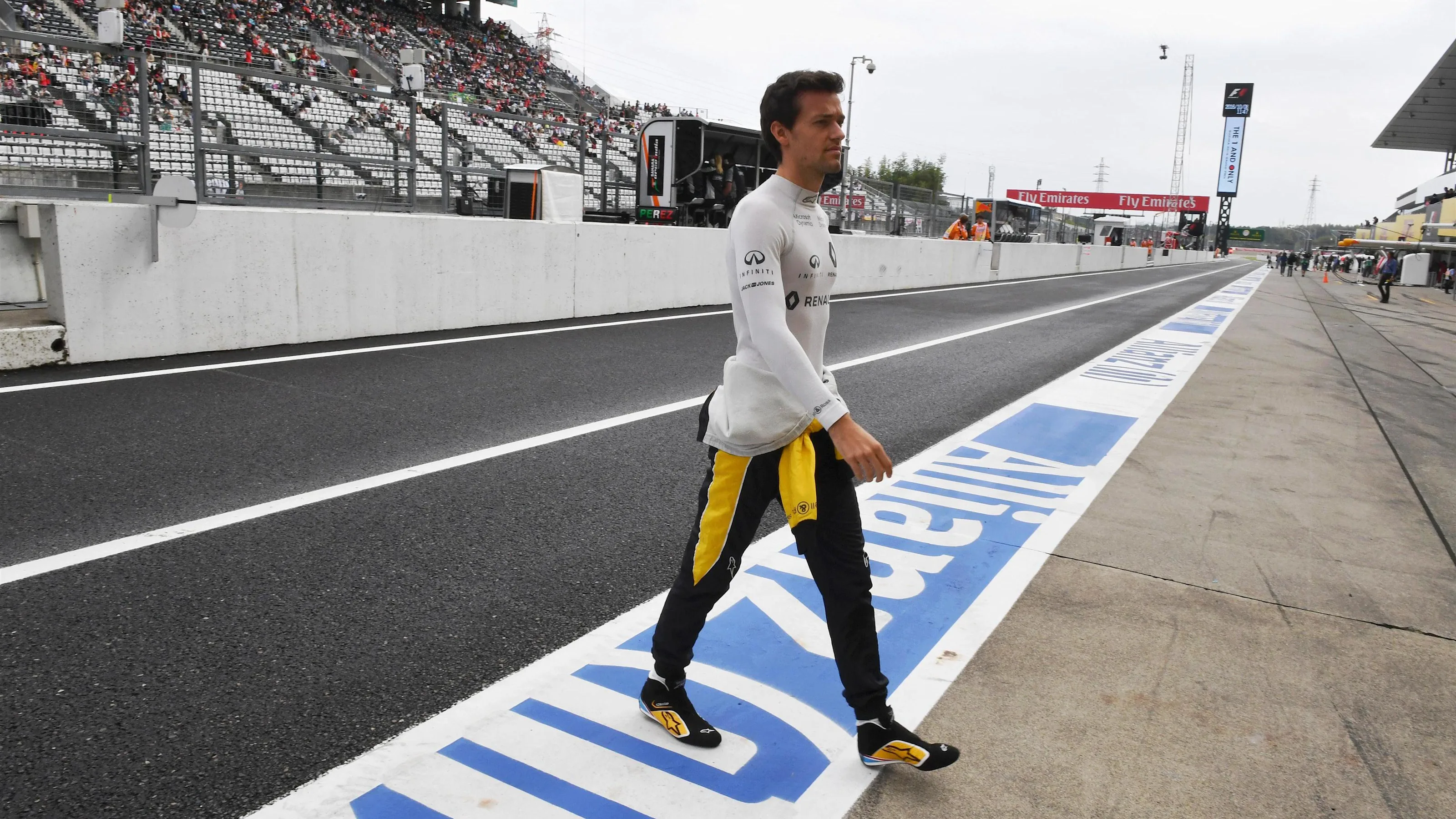 Jolyon Palmer (GBR) Renault Sport F1 Team at Formula One World Championship, Rd17, Japanese Grand