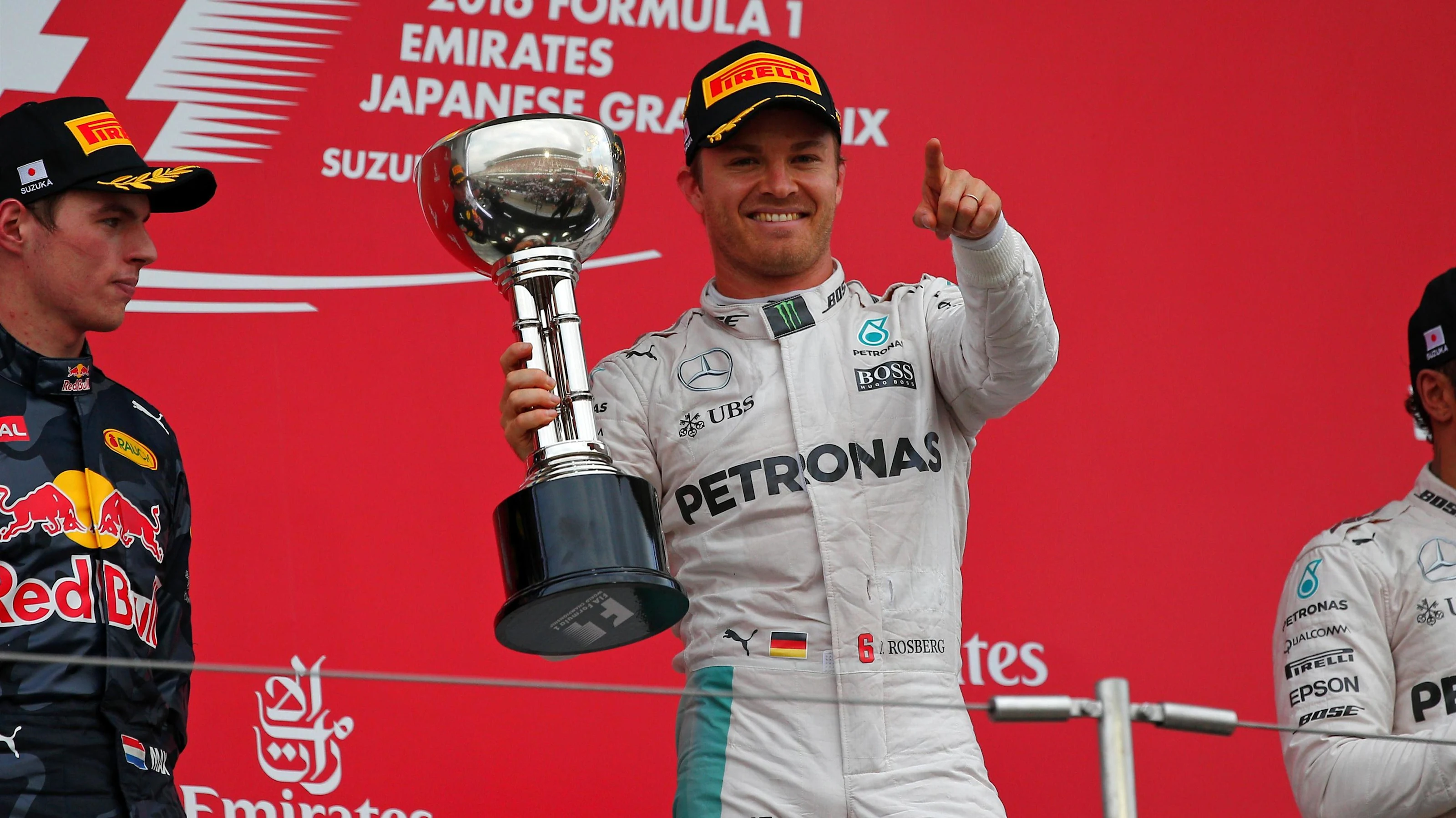 Race winner Nico Rosberg (GER) Mercedes AMG F1 celebrates on the podium with the trophy at Formula